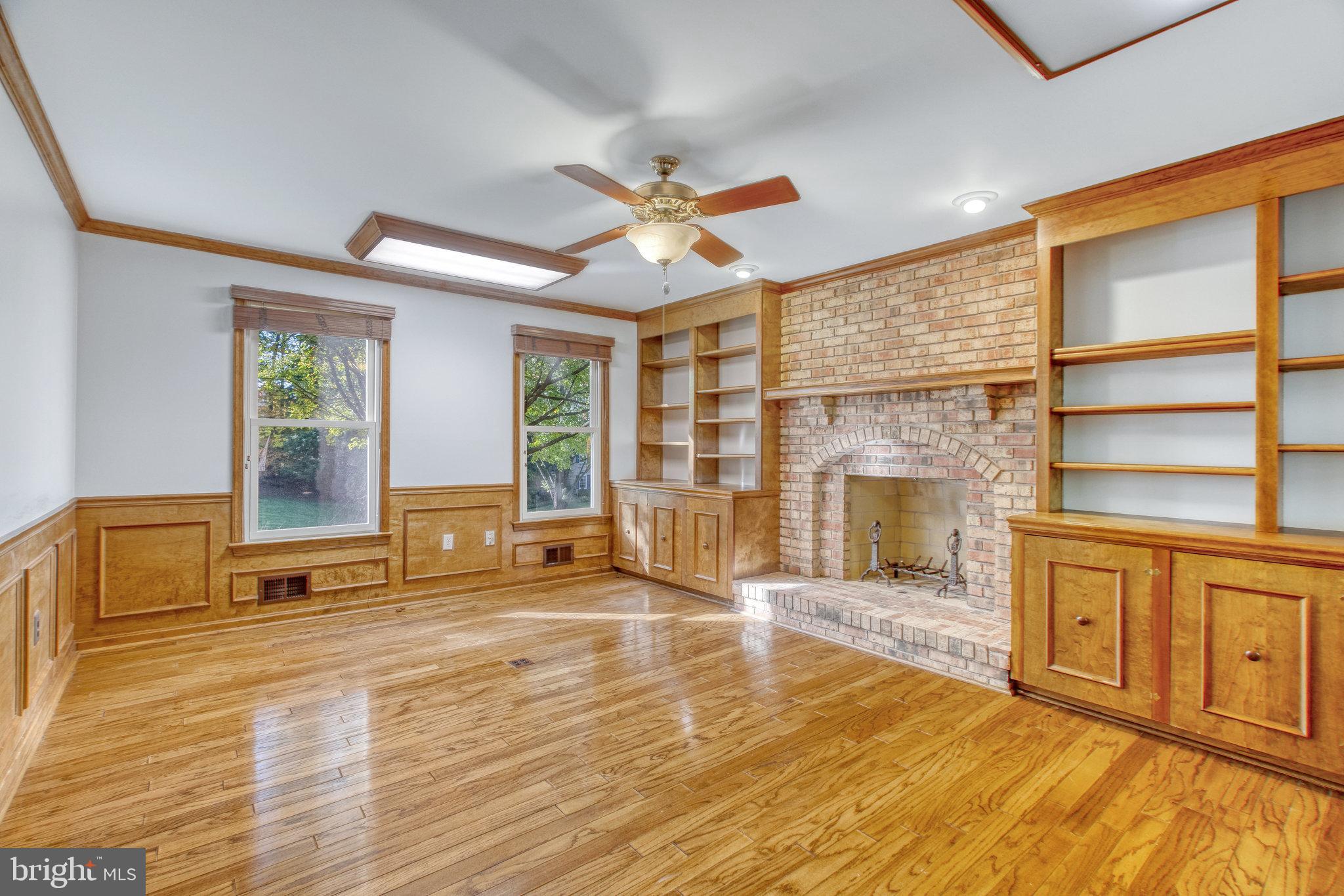 HOLLY KNOLL - Residential Lease