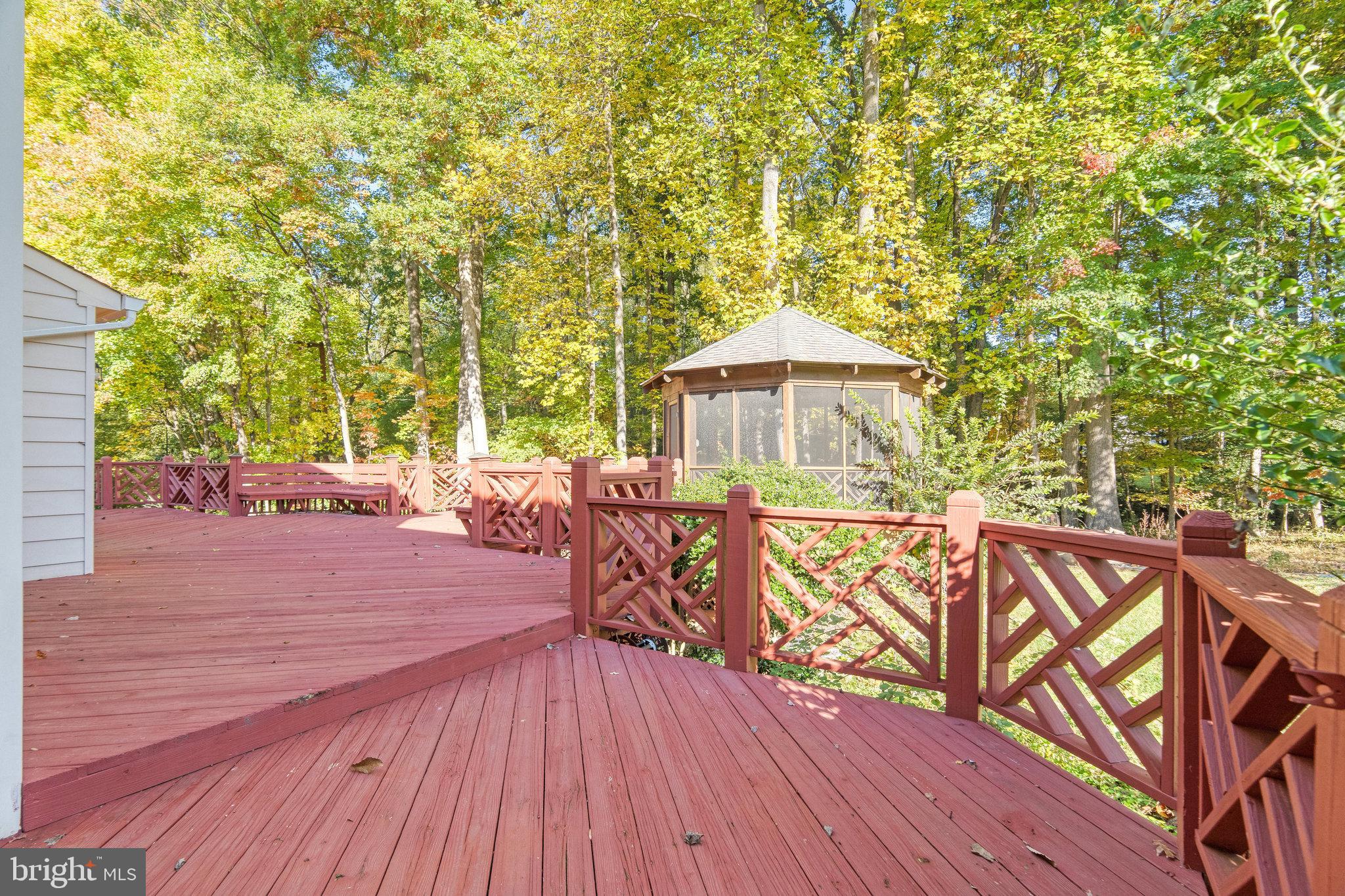HOLLY KNOLL - Residential Lease