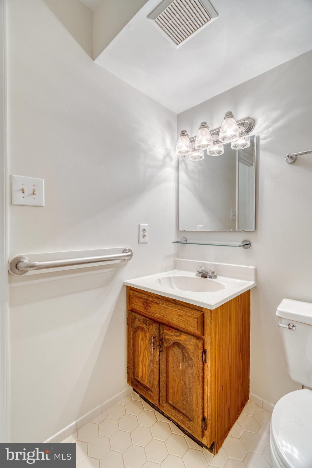 HOLLY KNOLL - Residential Lease