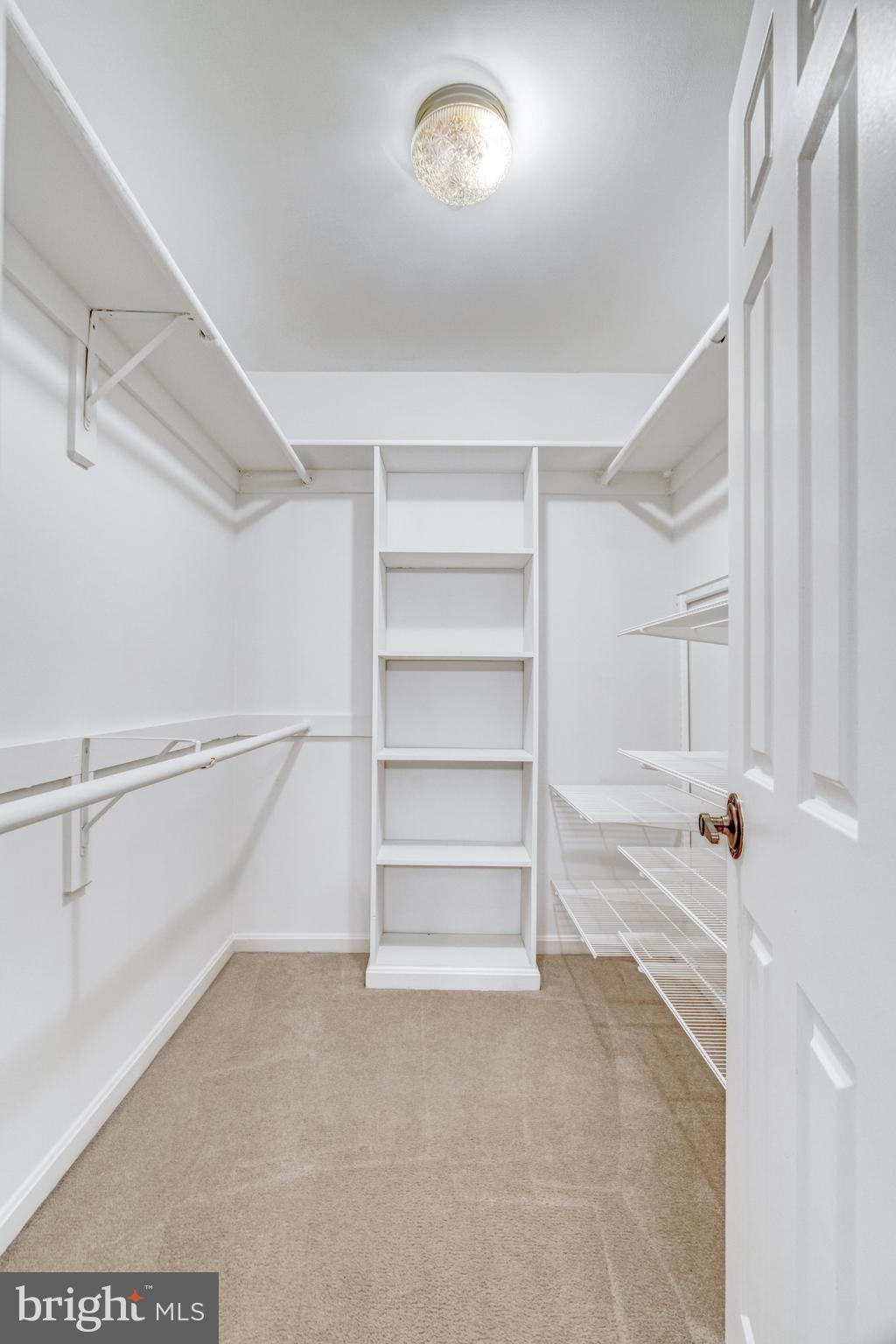 HOLLY KNOLL - Residential Lease