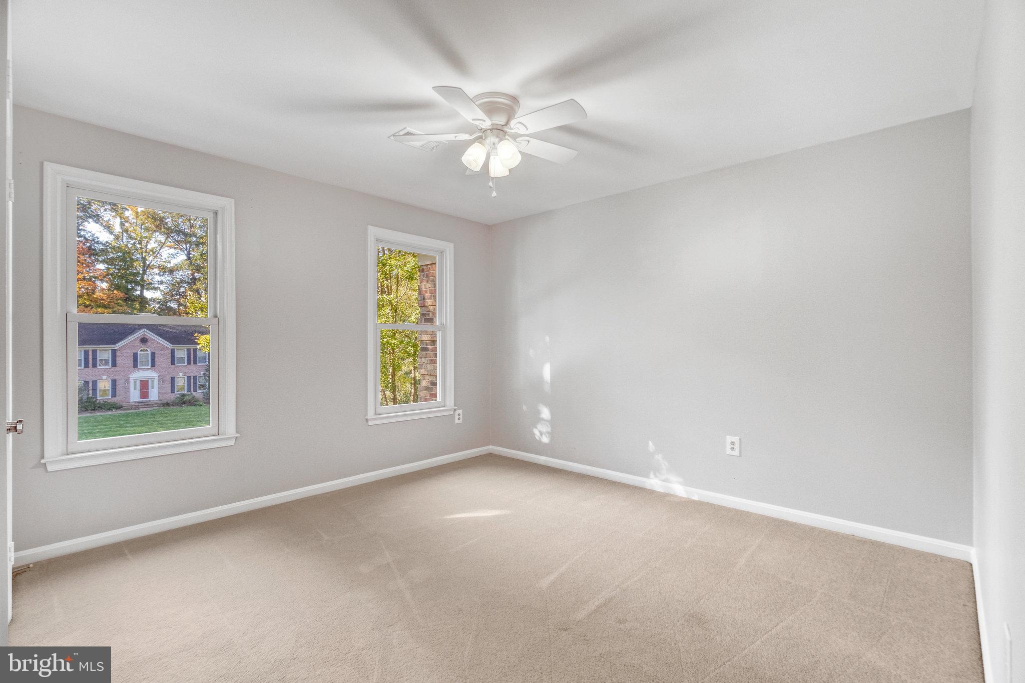 HOLLY KNOLL - Residential Lease