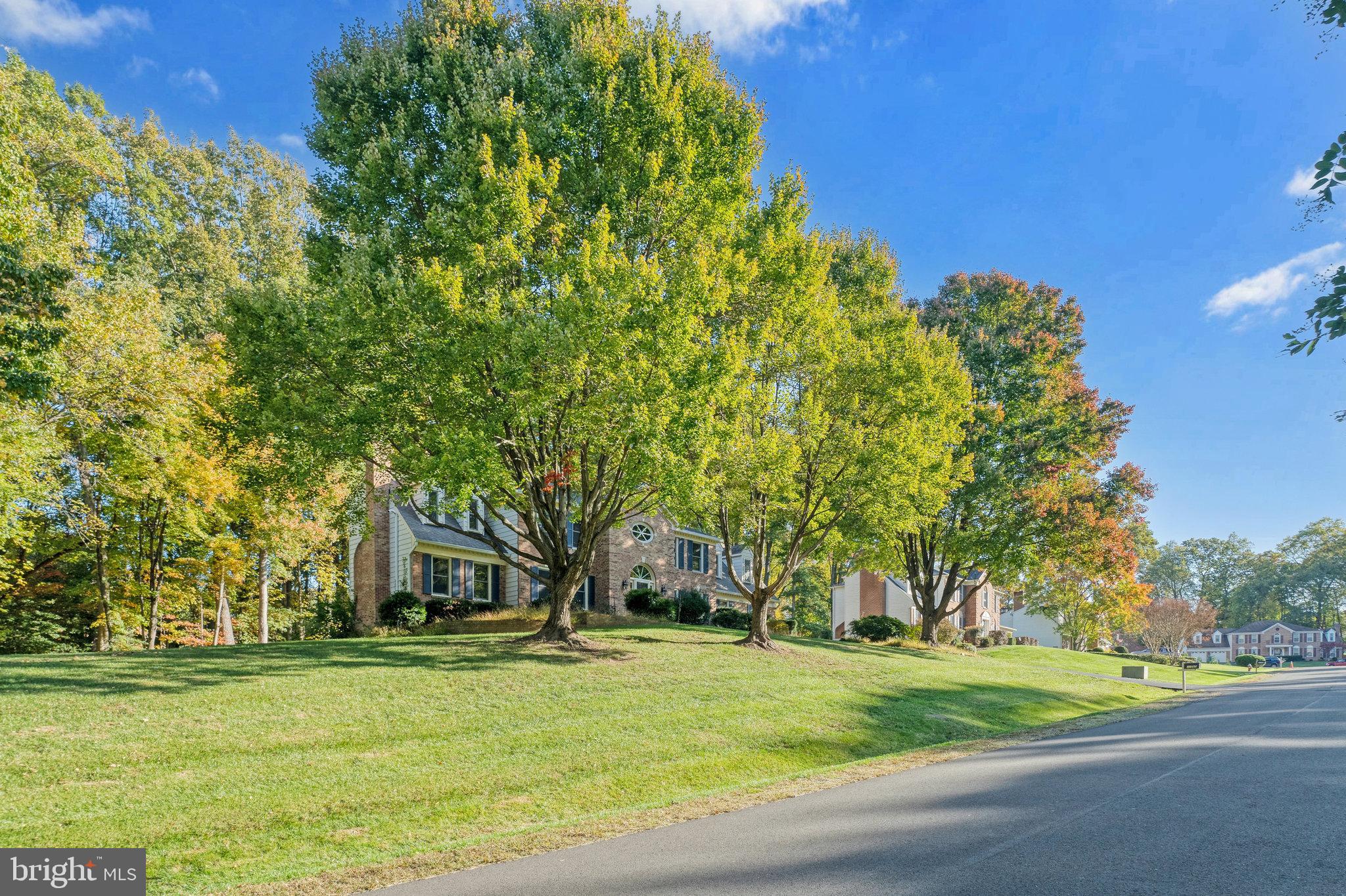 HOLLY KNOLL - Residential Lease