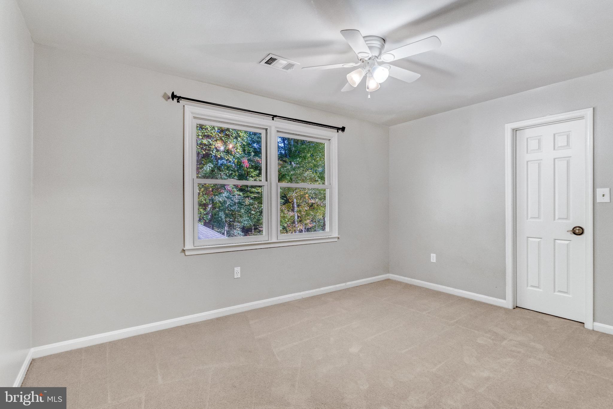 HOLLY KNOLL - Residential Lease