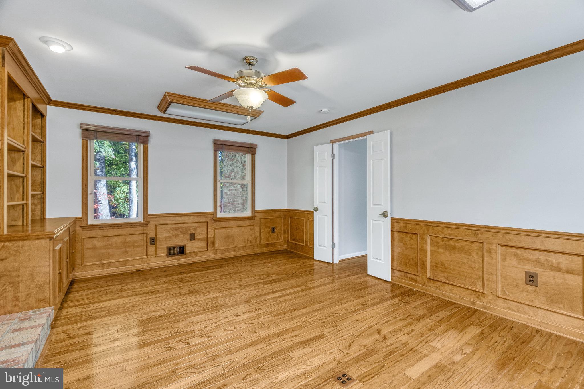 HOLLY KNOLL - Residential Lease