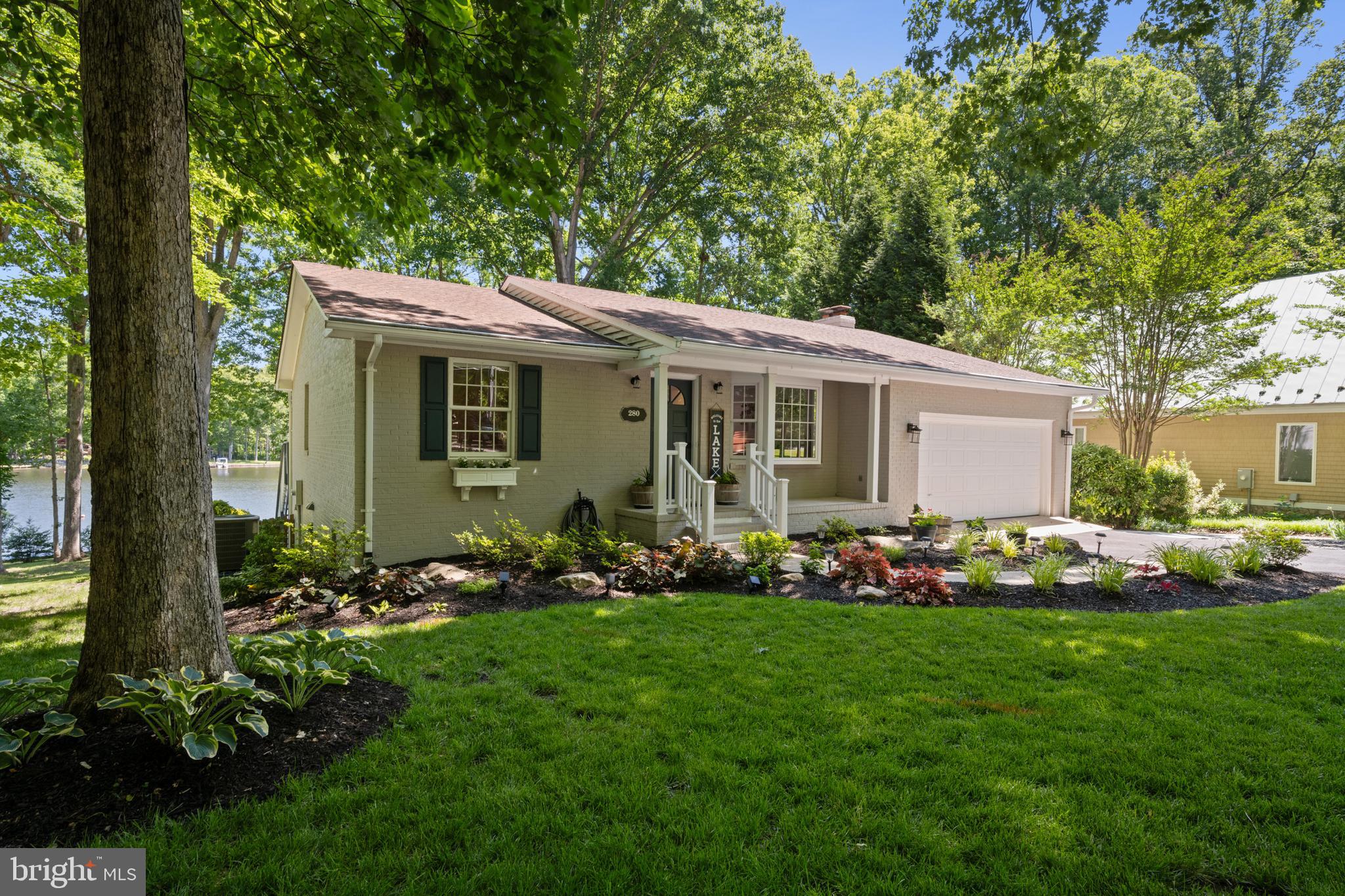 LAKE CAROLINE - Residential