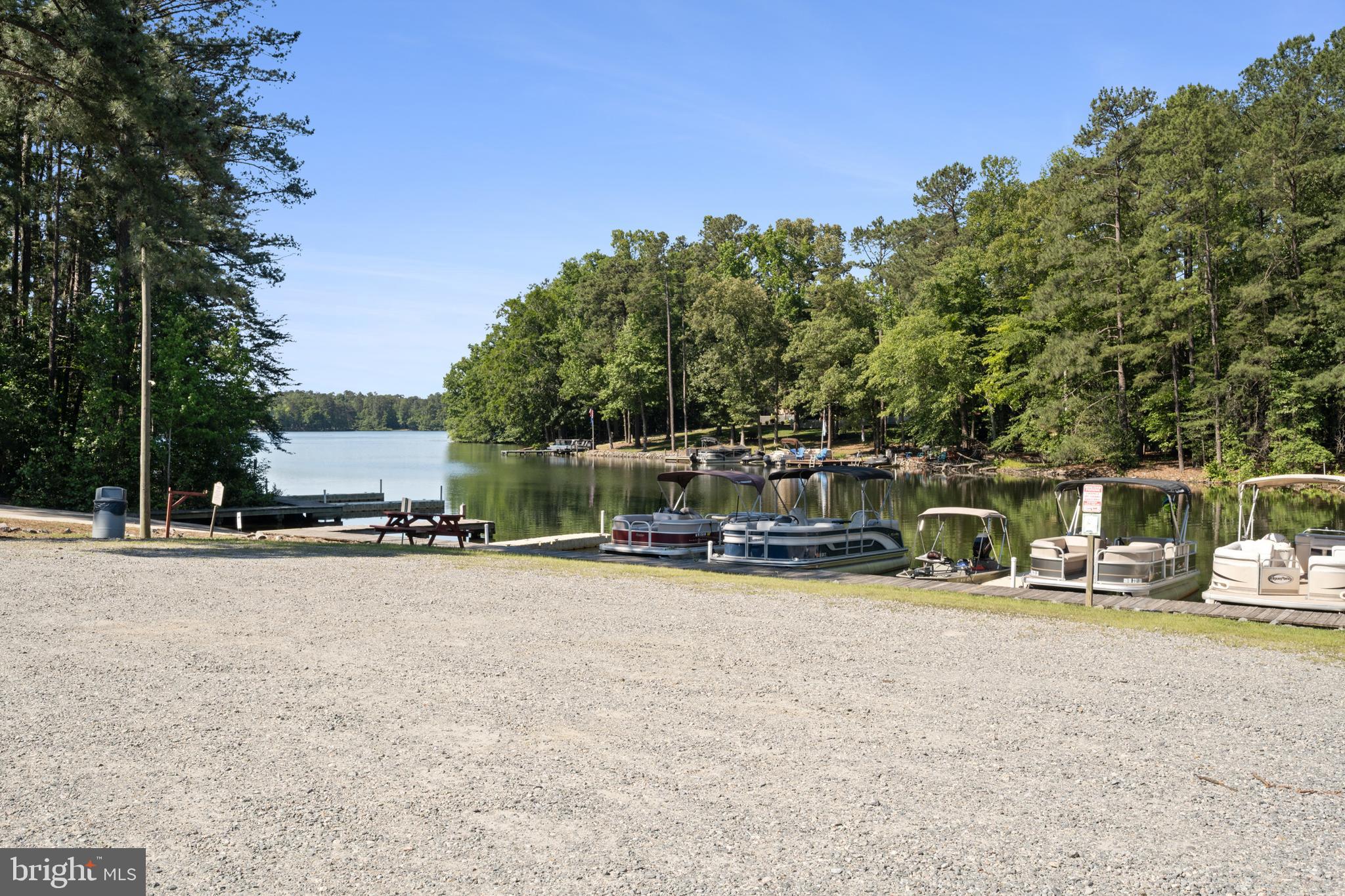 LAKE CAROLINE - Residential