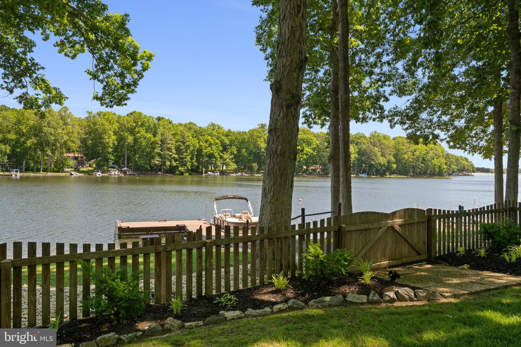 LAKE CAROLINE - Residential