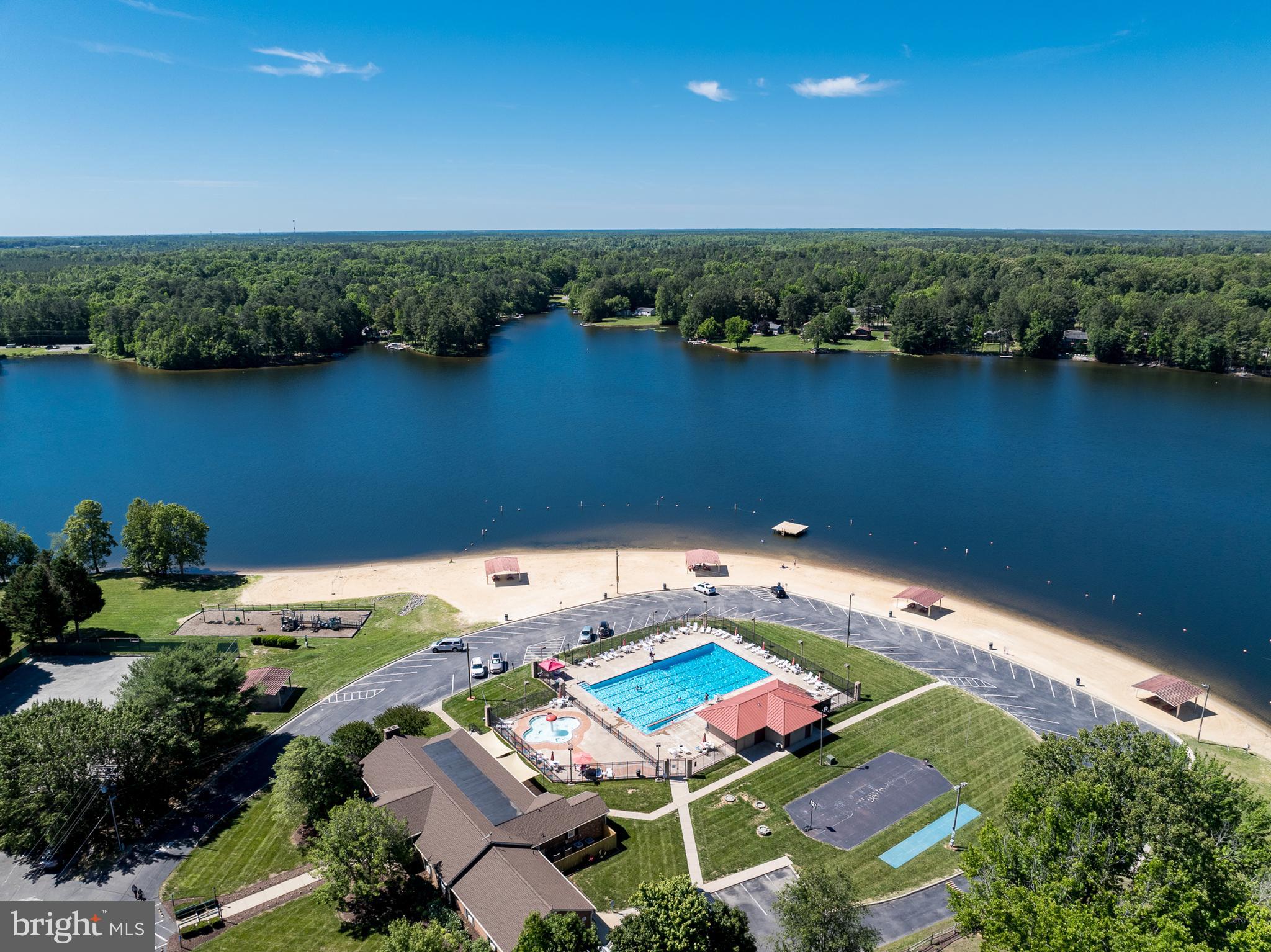 LAKE CAROLINE - Residential