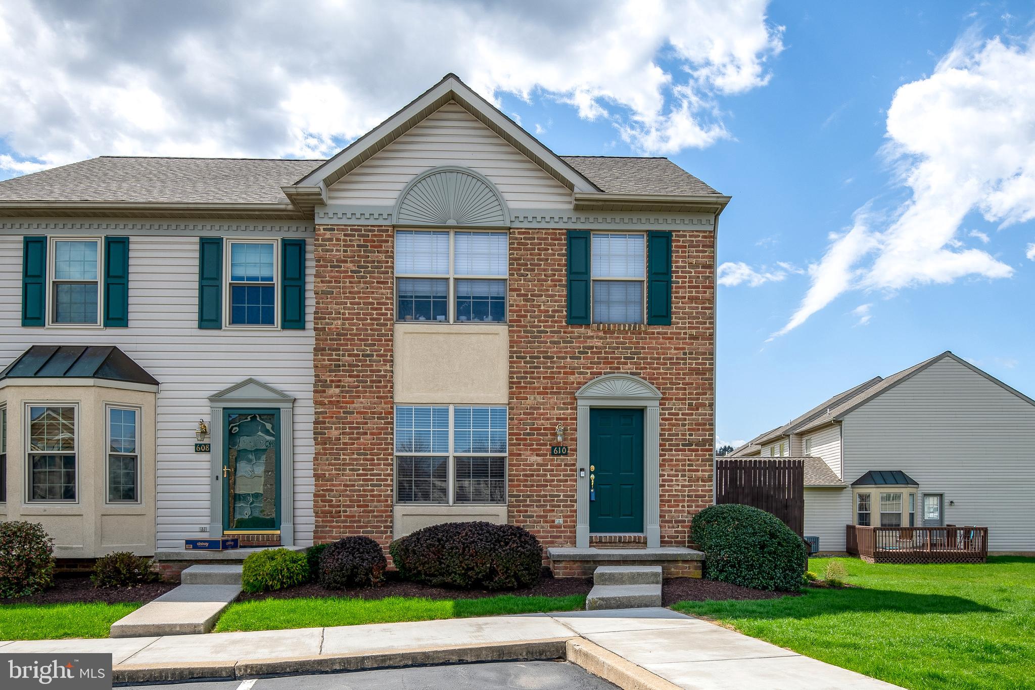 COBBLESTONE COURT - Residential