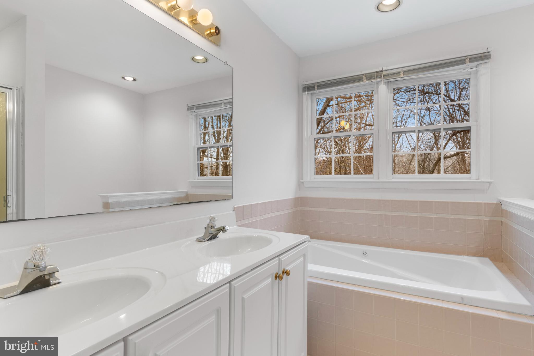 GLEN KNOLL ESTATES - Residential