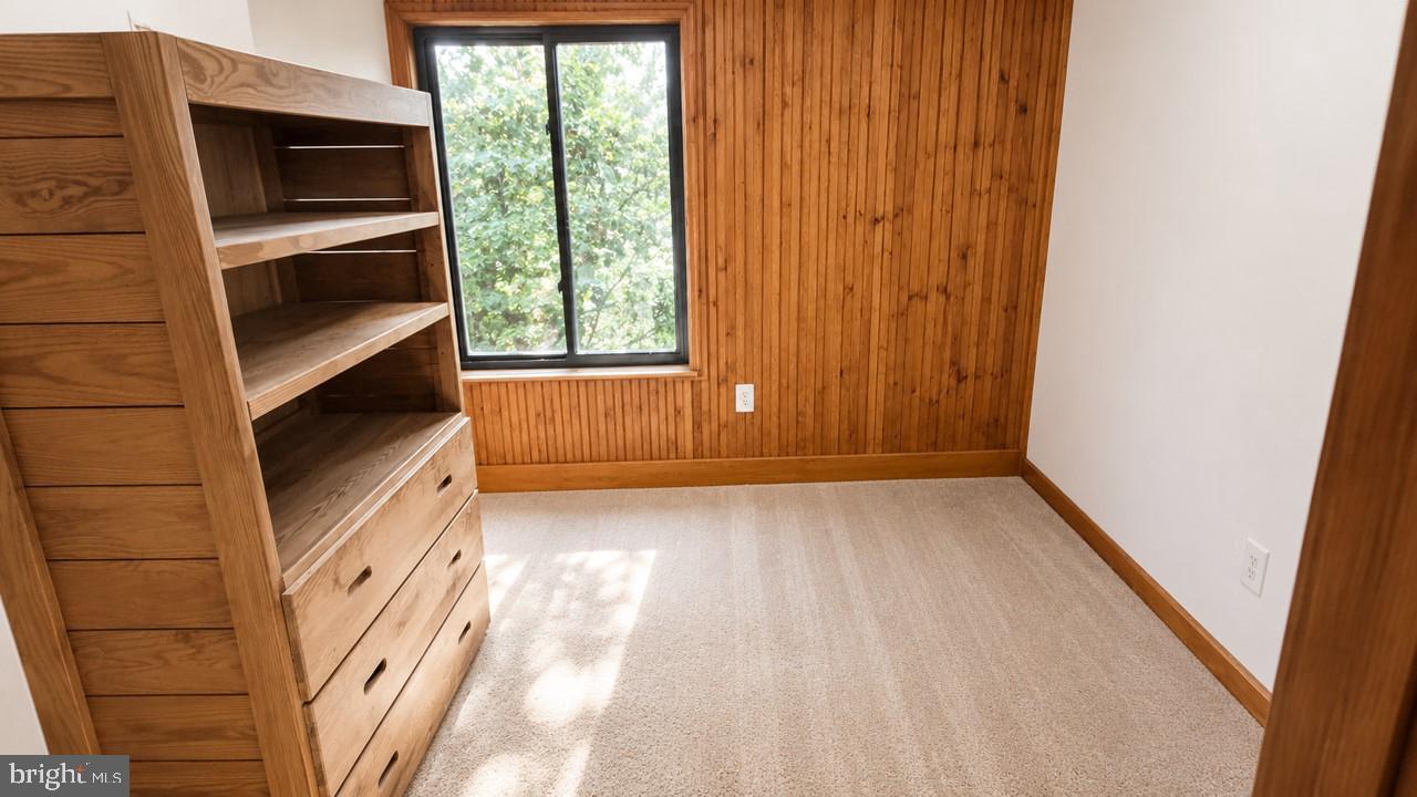 SEVEN COURTS - Residential