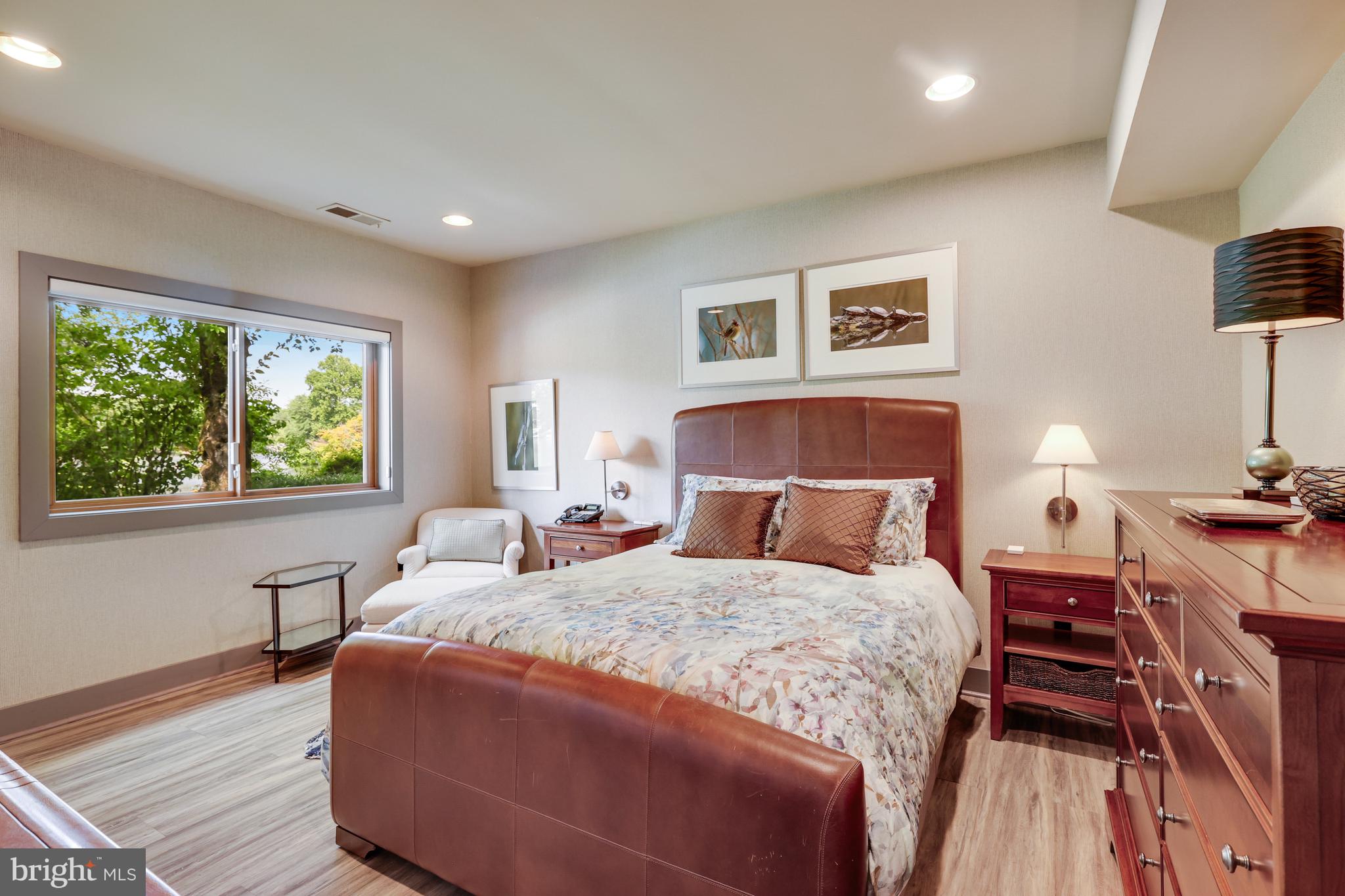 RESTON - Residential