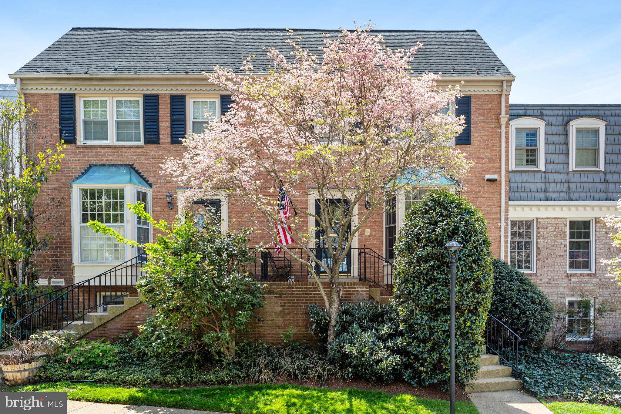 KINGS MANOR TOWNE HOUSES - Residential