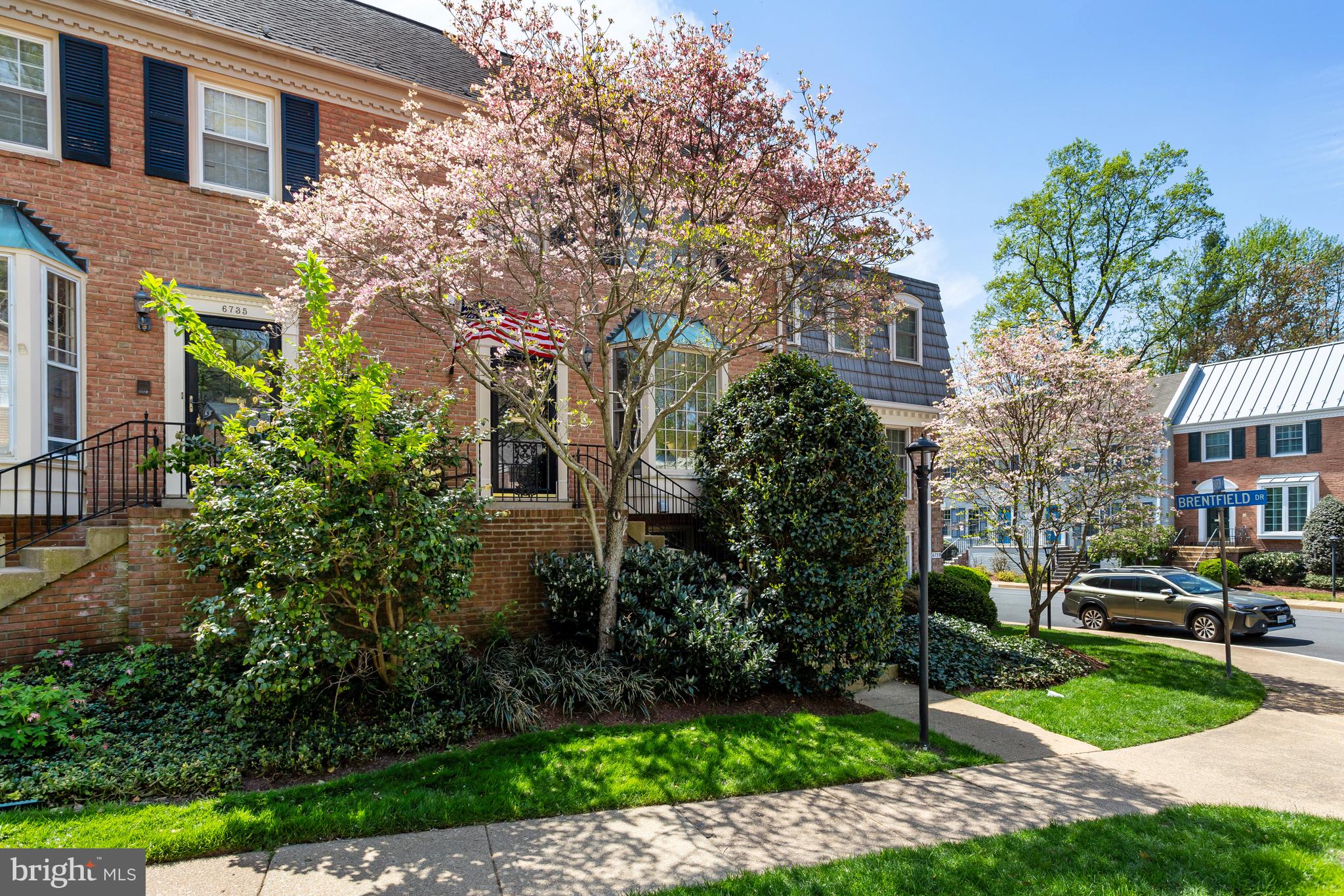 KINGS MANOR TOWNE HOUSES - Residential