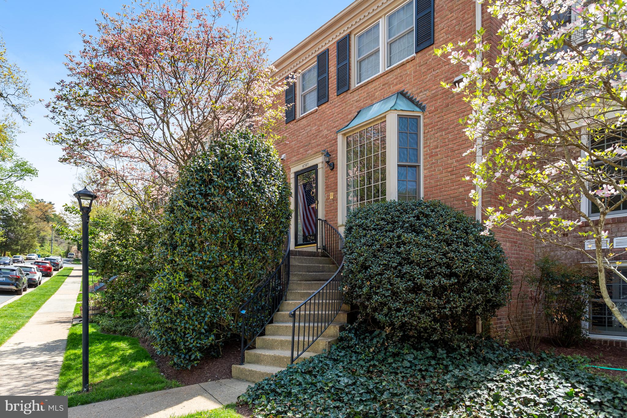 KINGS MANOR TOWNE HOUSES - Residential