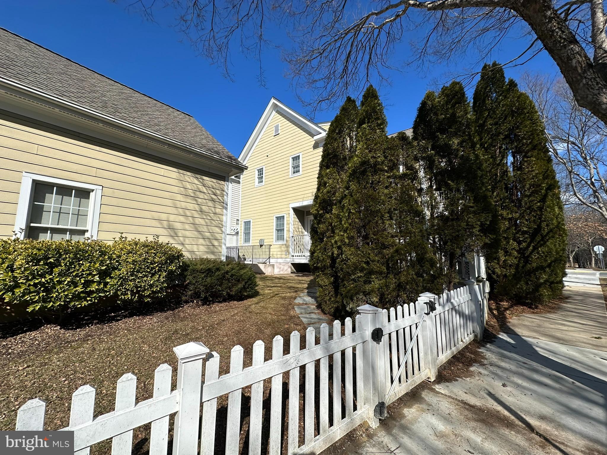 LAKELANDS - Residential Lease