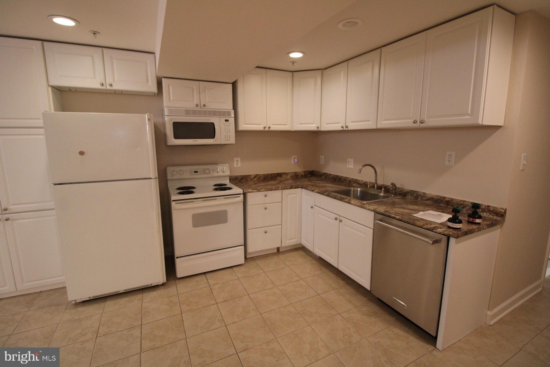 LAKELANDS - Residential Lease