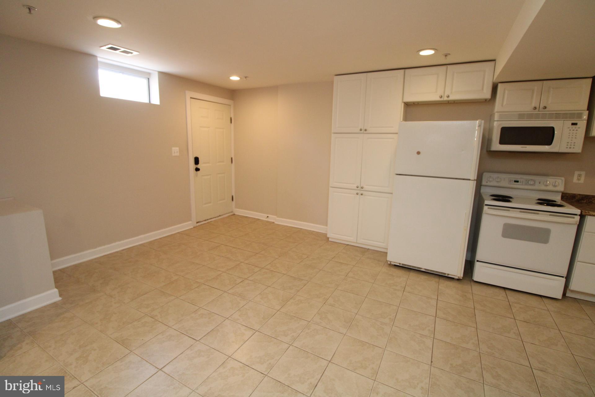 LAKELANDS - Residential Lease