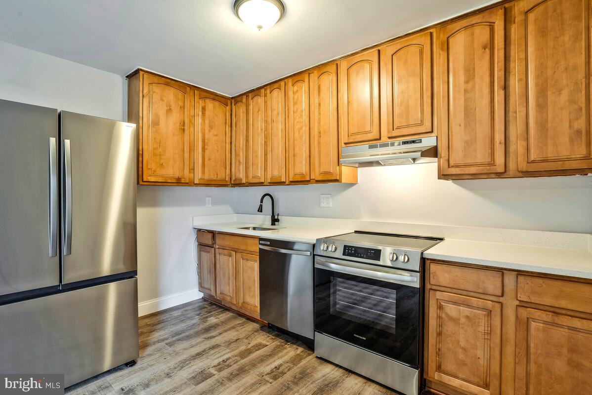 COLONY SQUARE - Residential