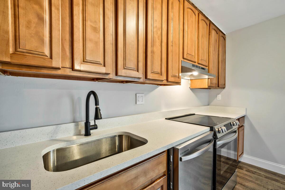 COLONY SQUARE - Residential