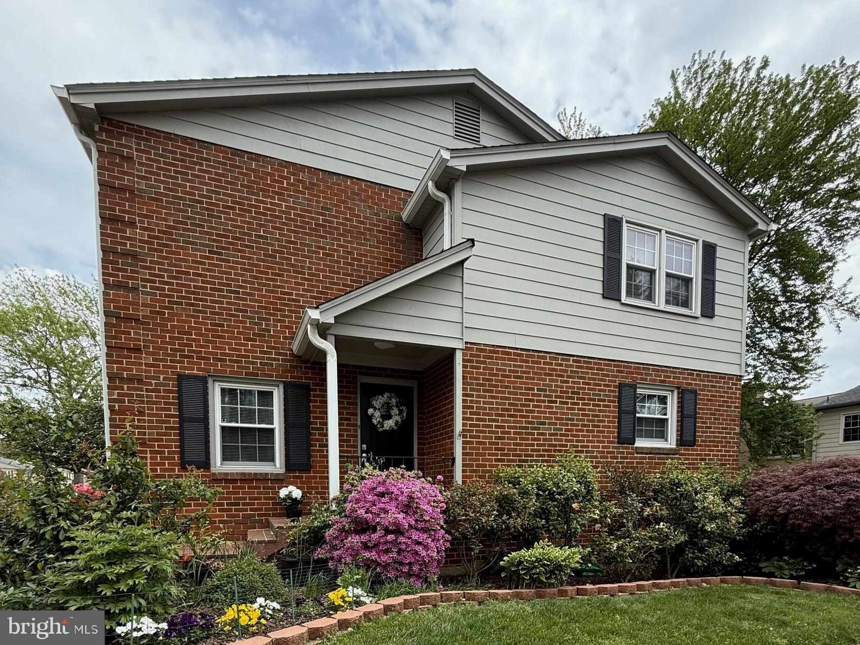 ROYAL COURT - Residential