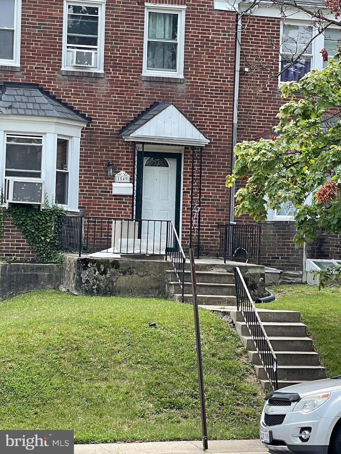 Spacious end of group townhouse ready for your personal touch and upgrades. Large garage at rear of home.