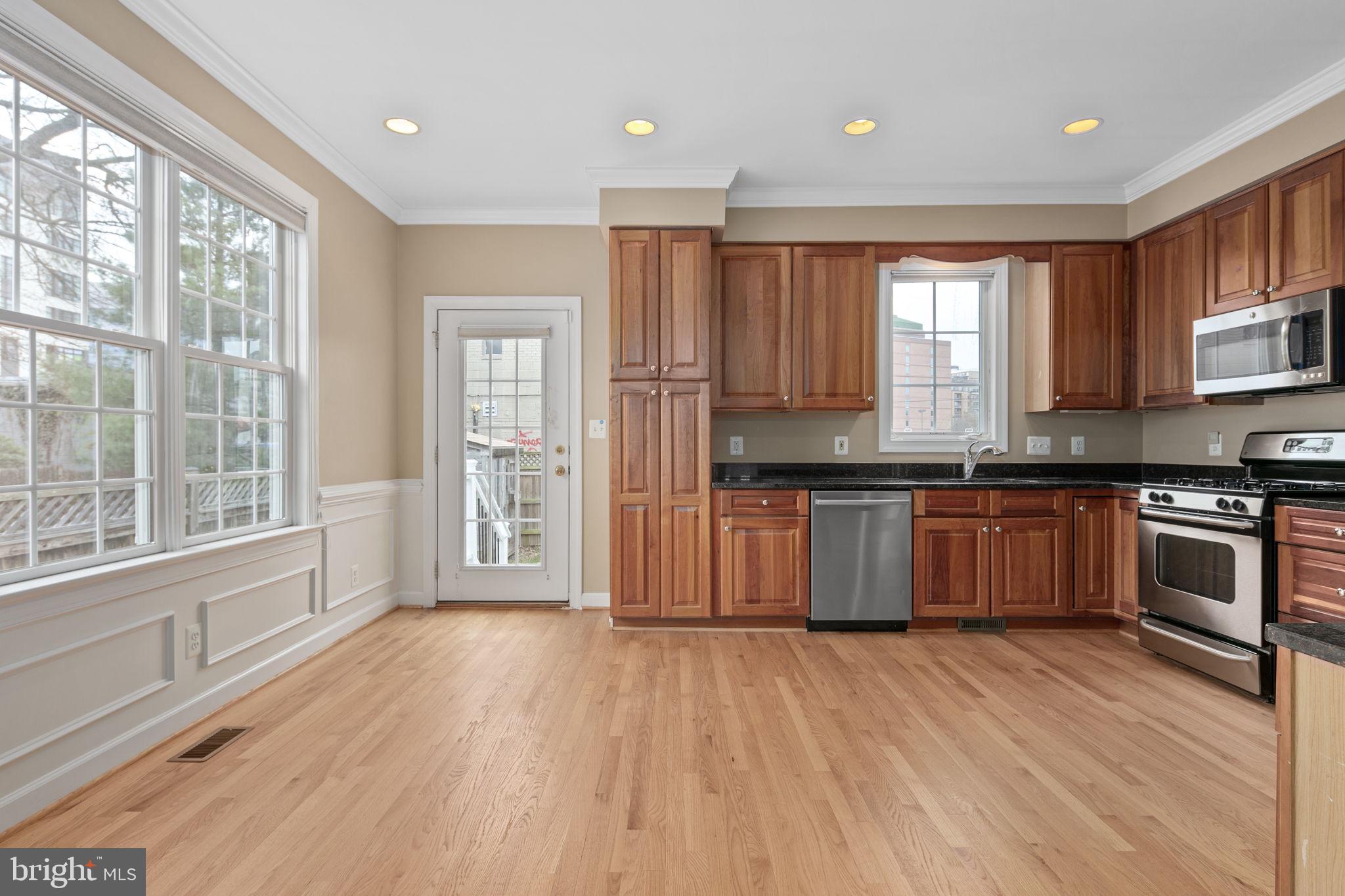 VIRGINIA SQUARE - Residential Lease