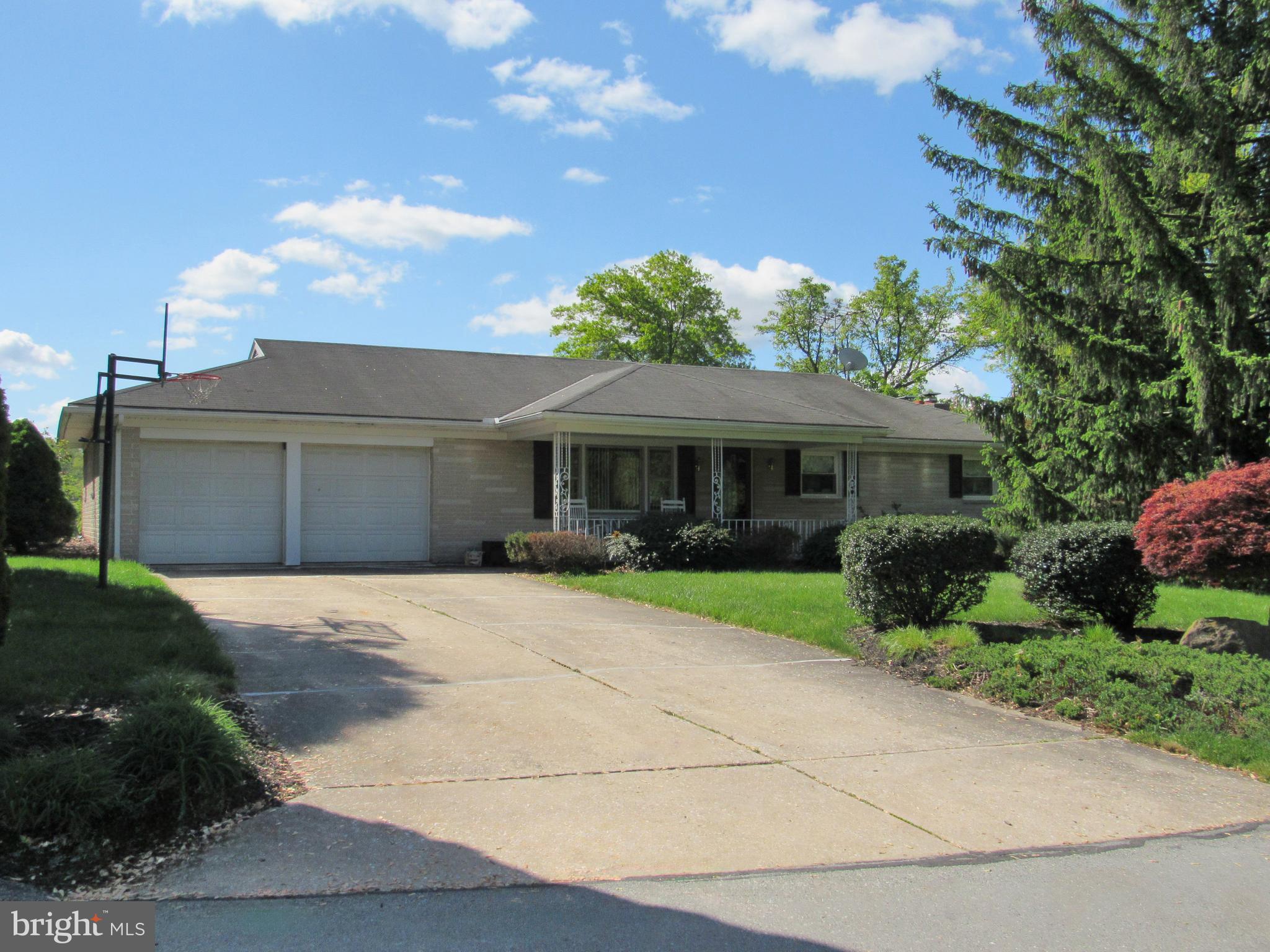 MANIFOLD MANOR - Residential