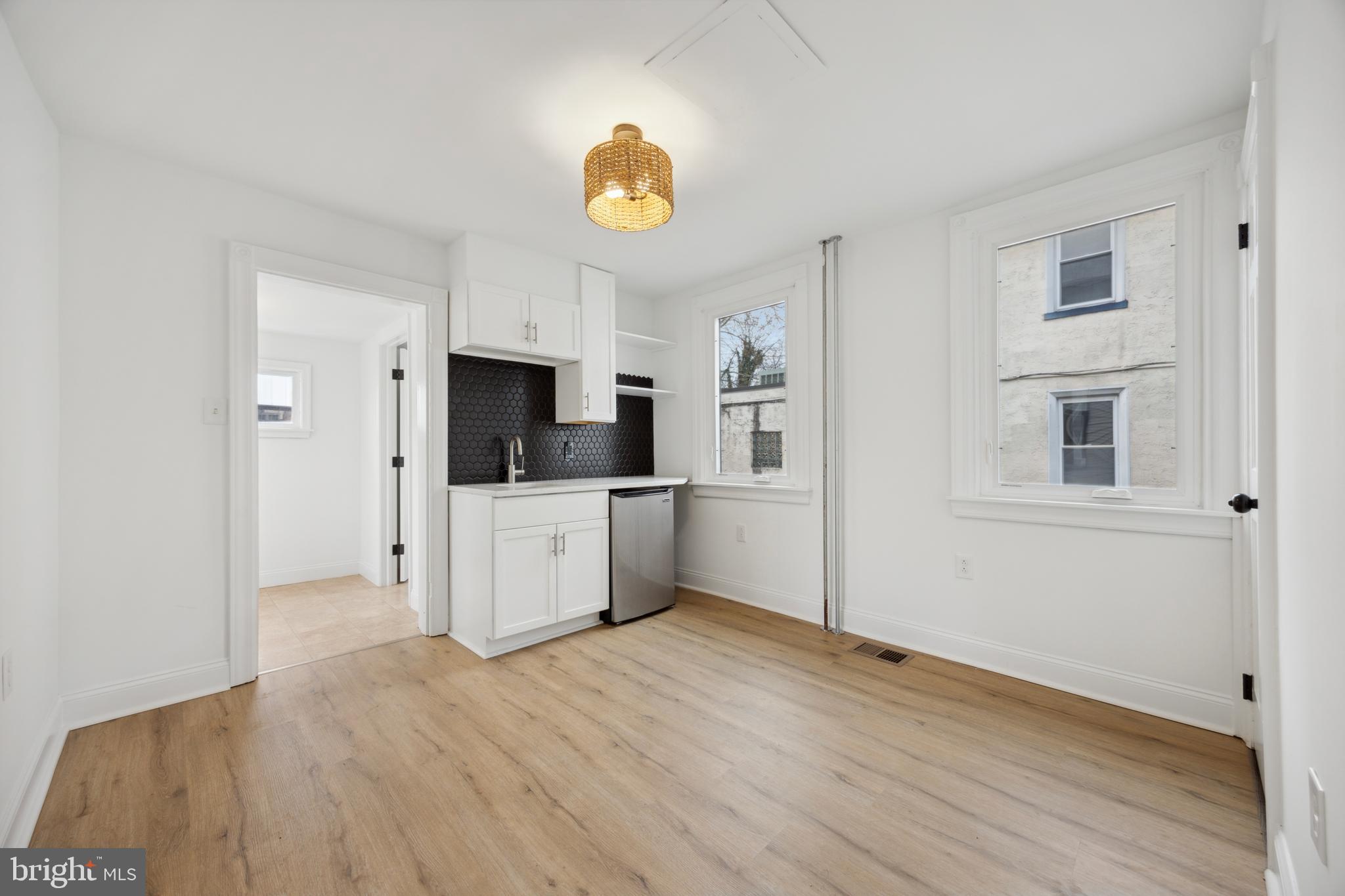 GLENSIDE - Commercial Lease