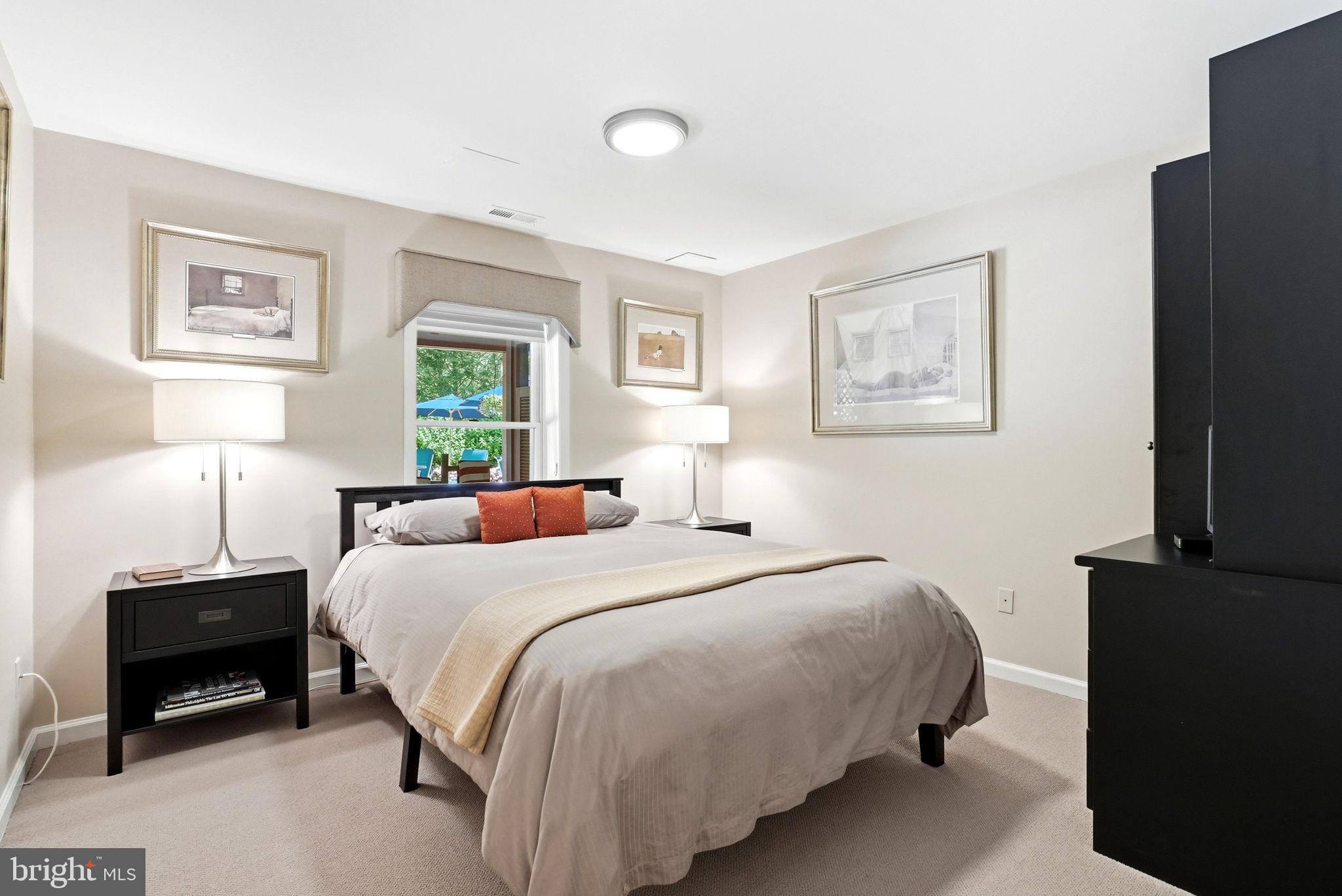 THORNBURY HUNT - Residential