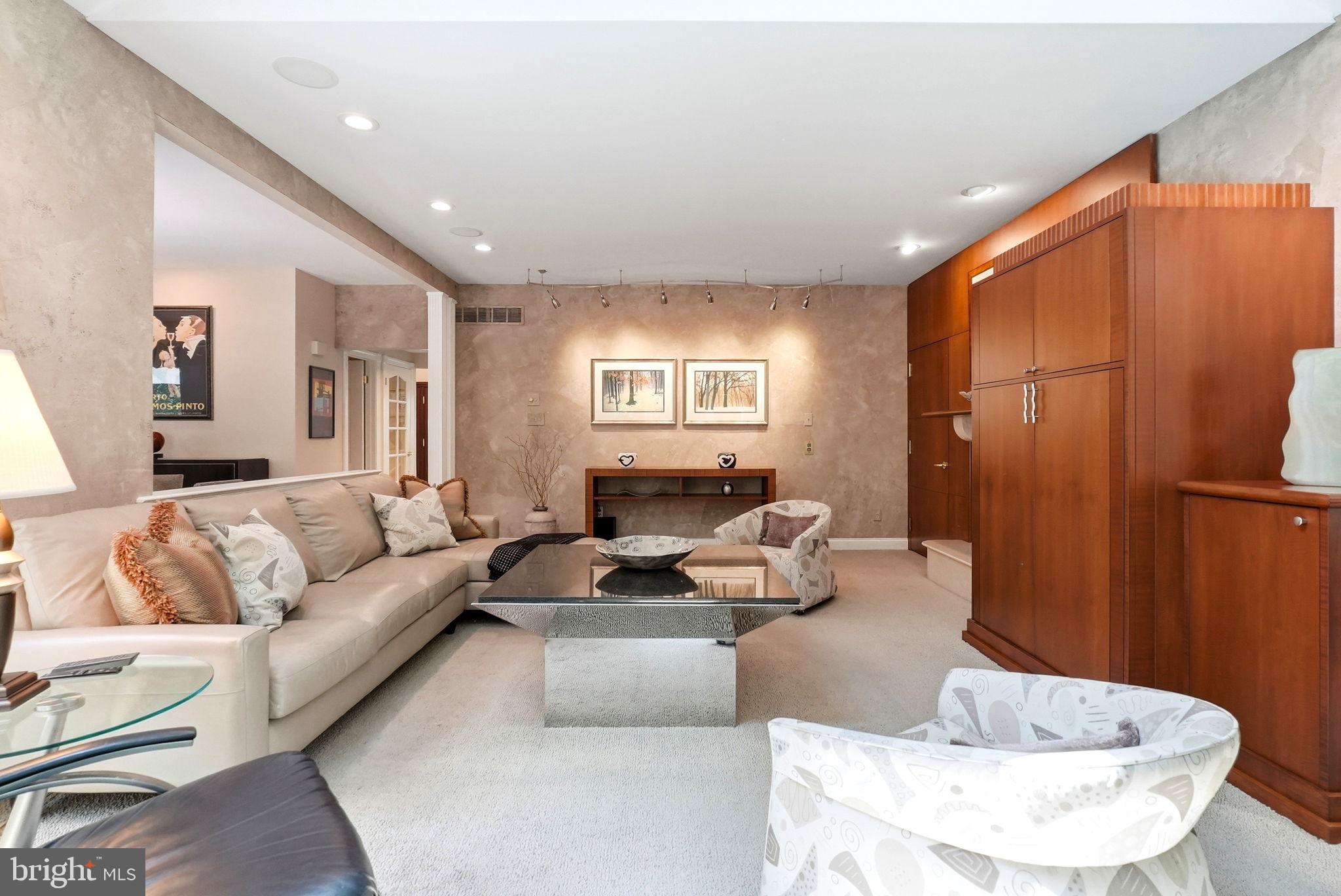 THORNBURY HUNT - Residential