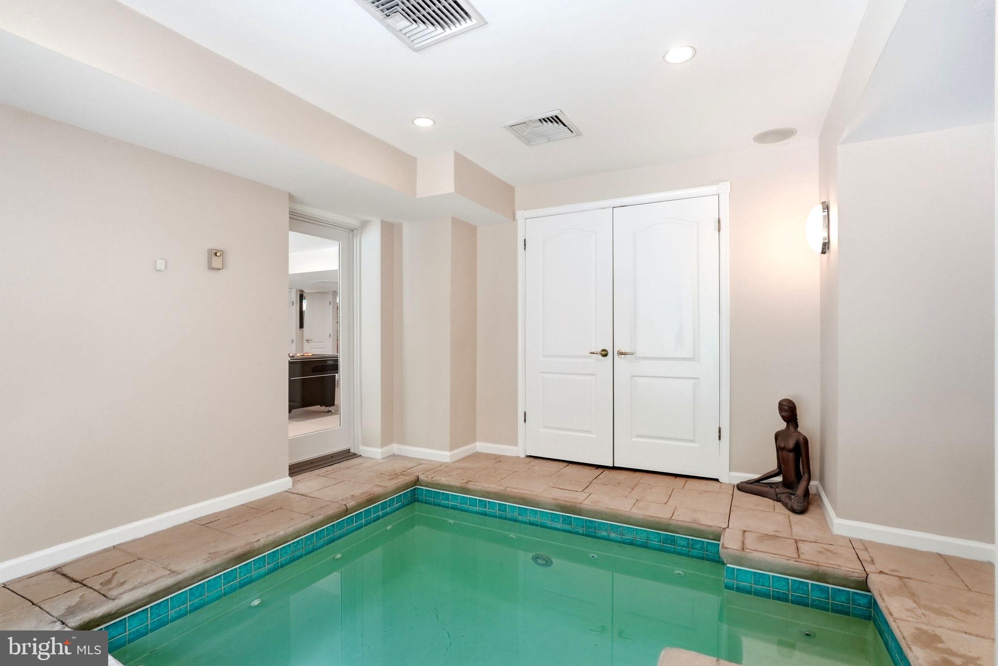 THORNBURY HUNT - Residential