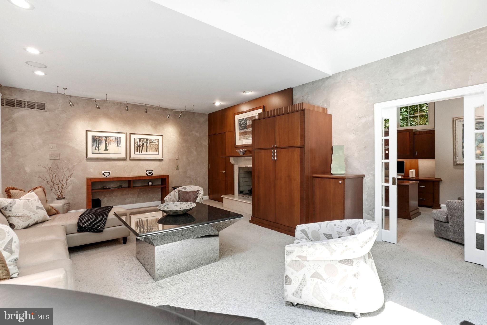 THORNBURY HUNT - Residential