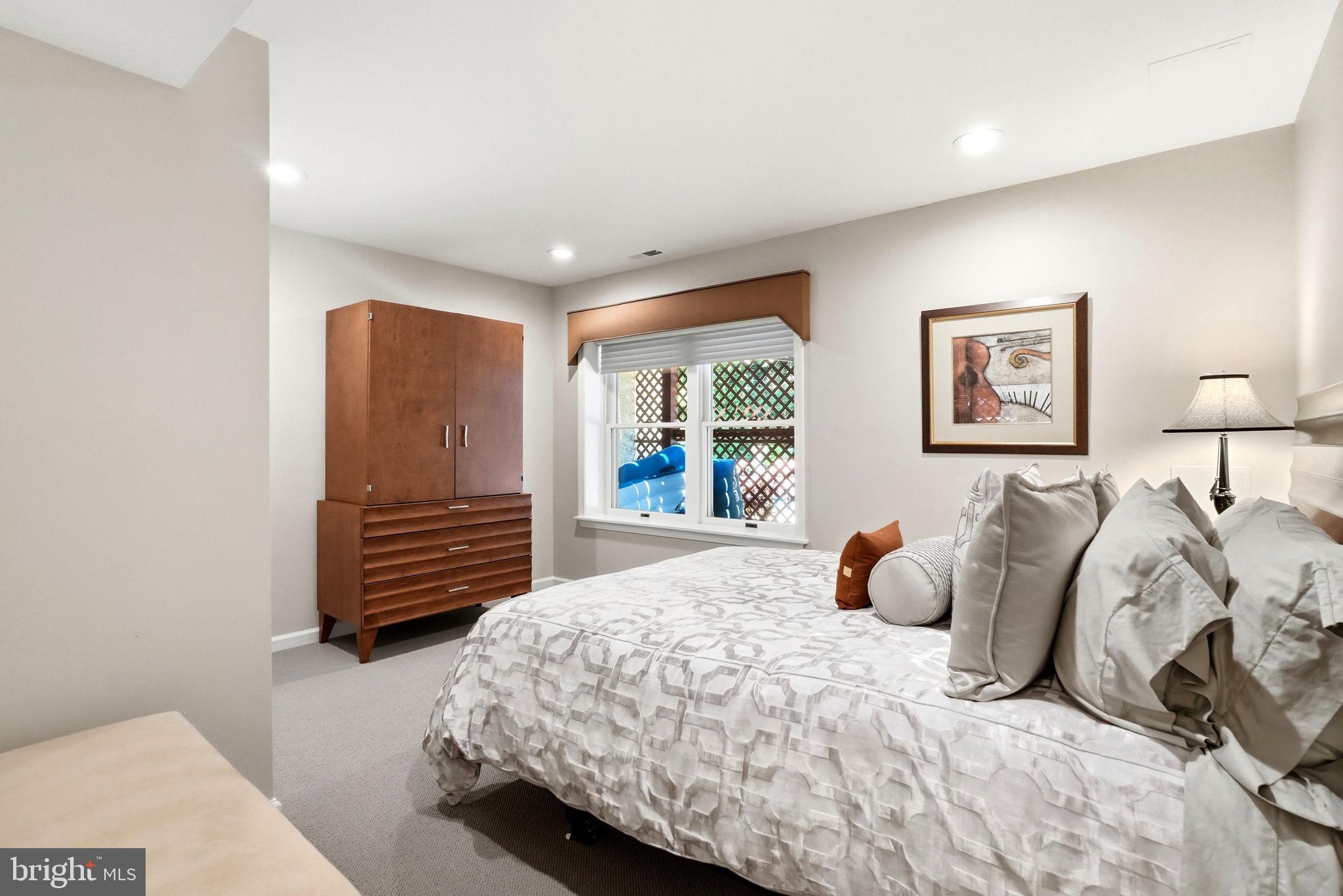 THORNBURY HUNT - Residential
