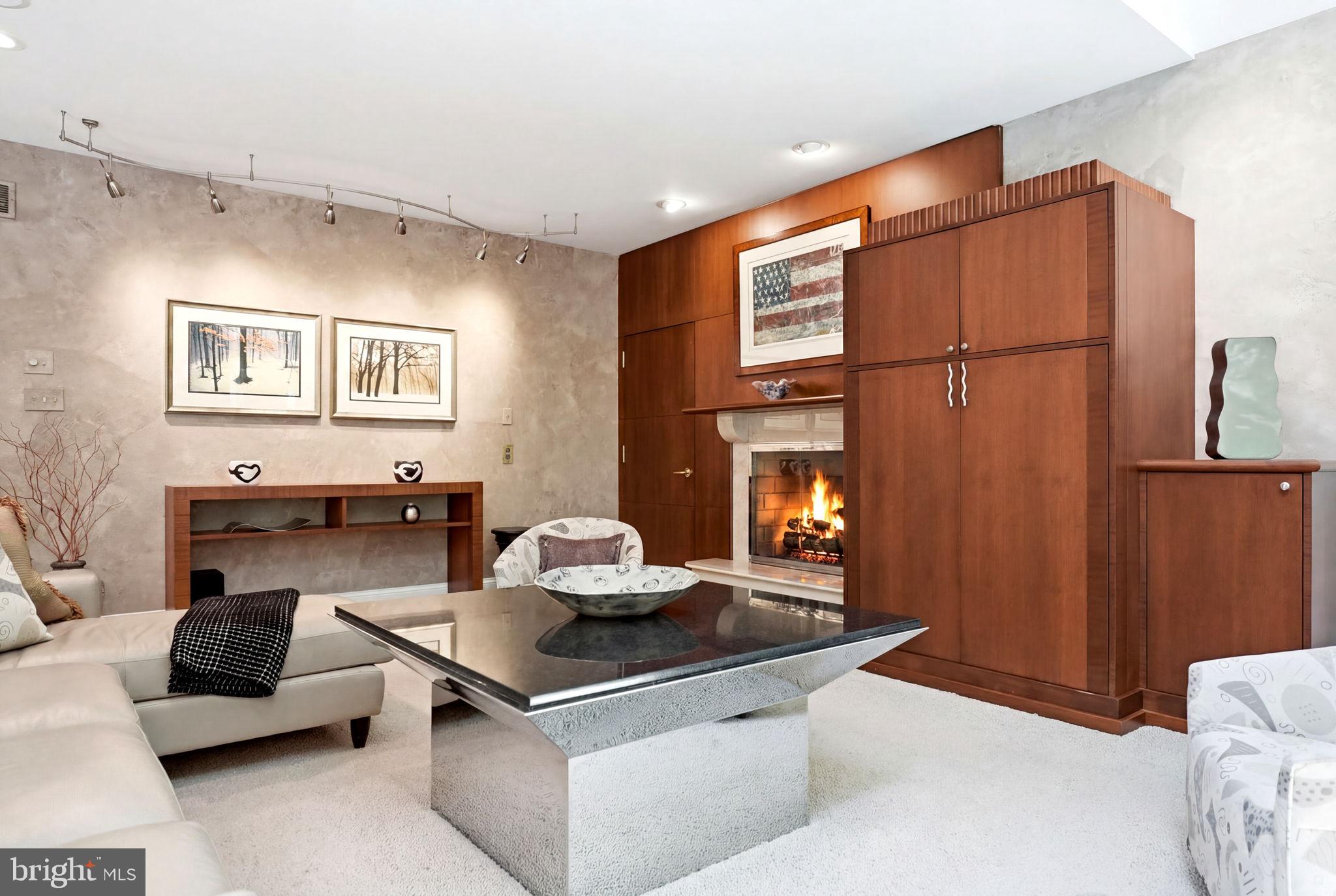 THORNBURY HUNT - Residential