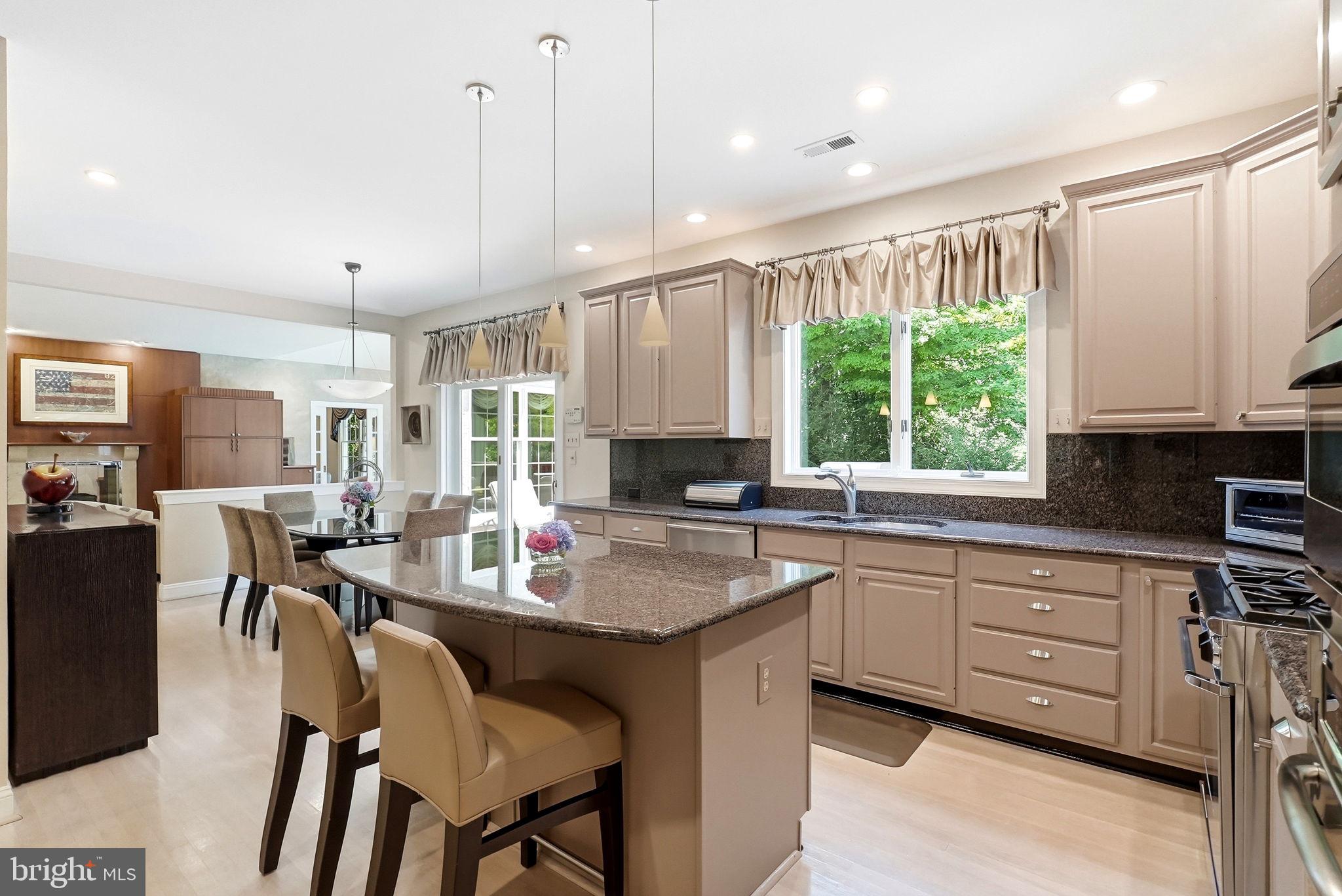 THORNBURY HUNT - Residential