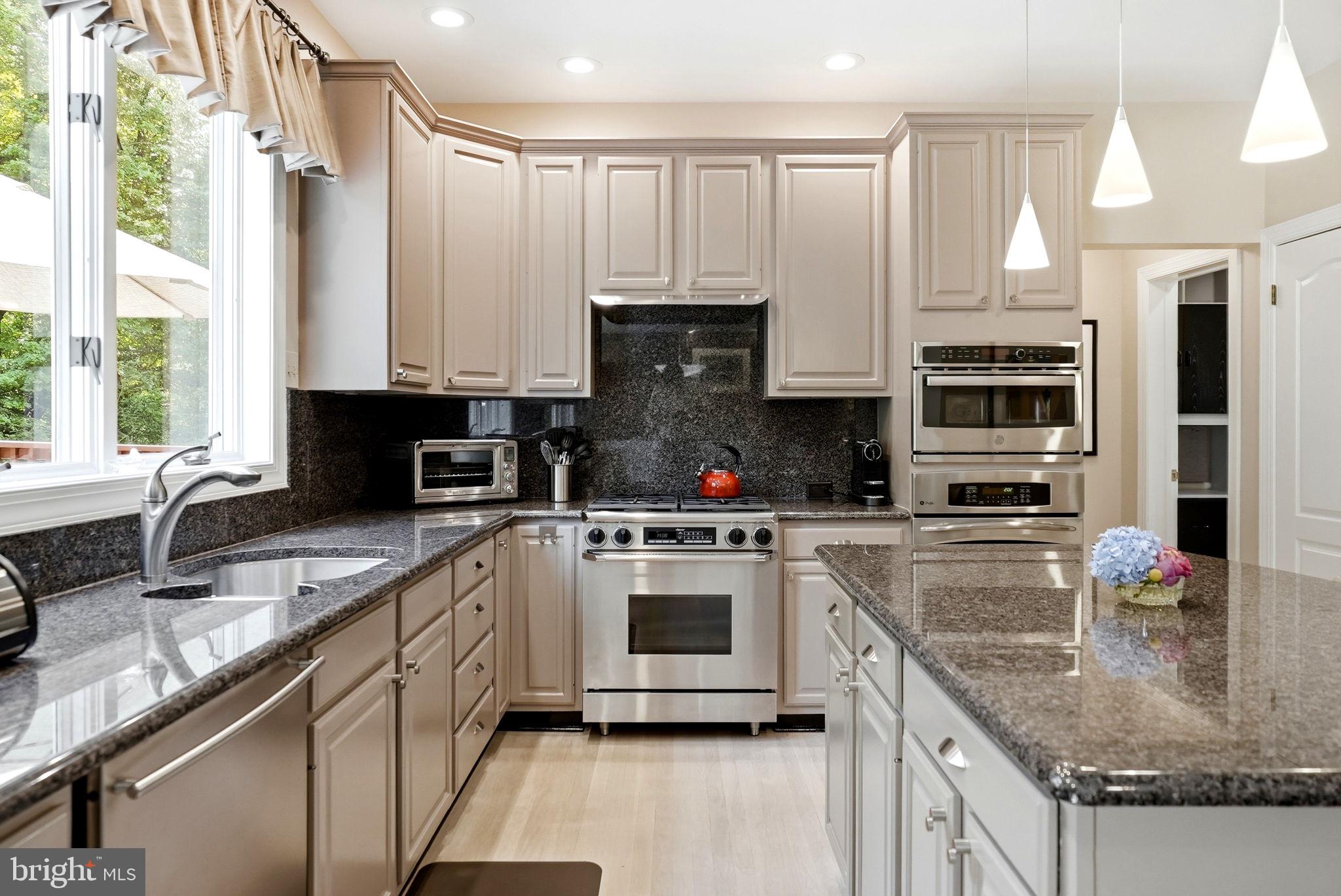 THORNBURY HUNT - Residential