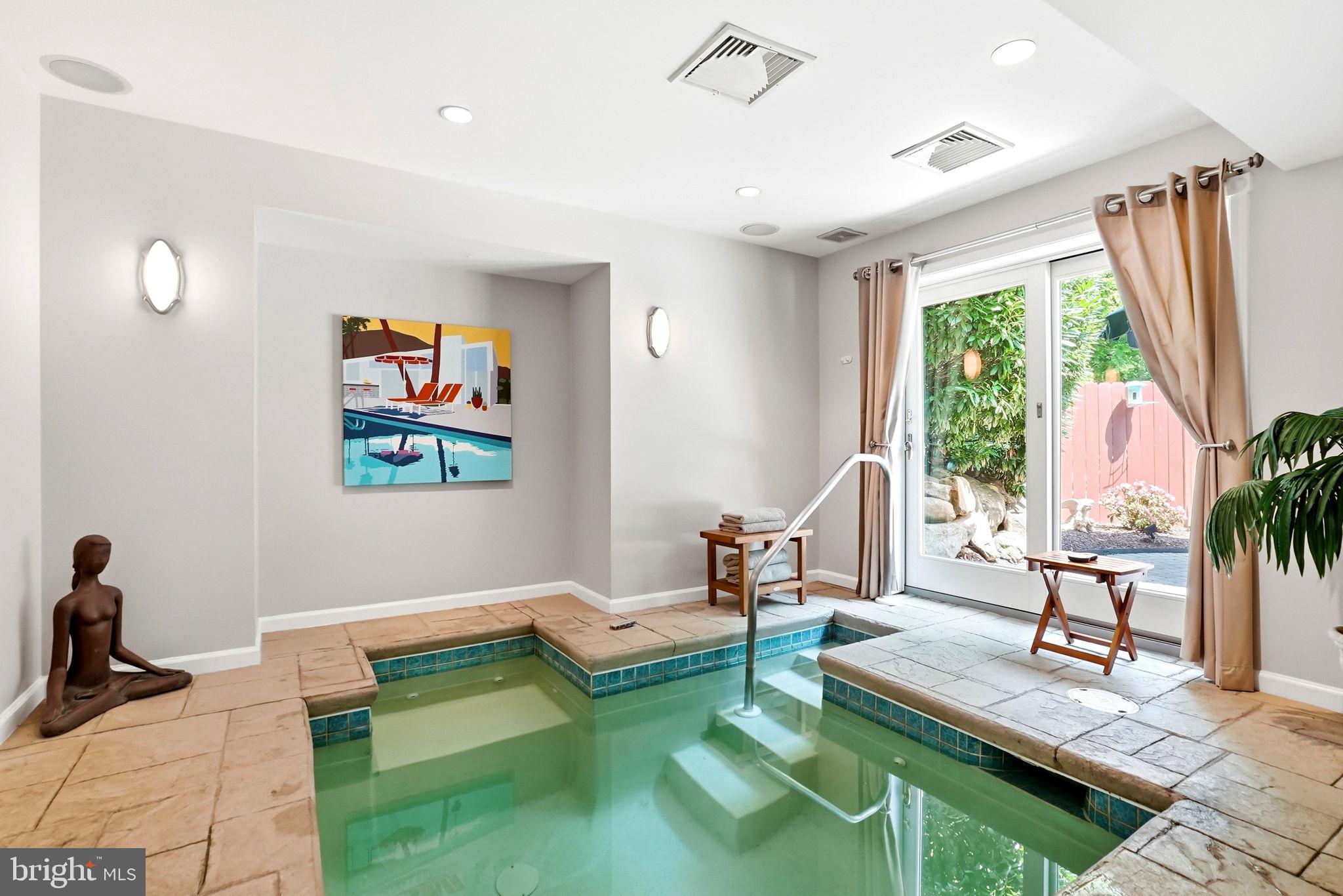 THORNBURY HUNT - Residential