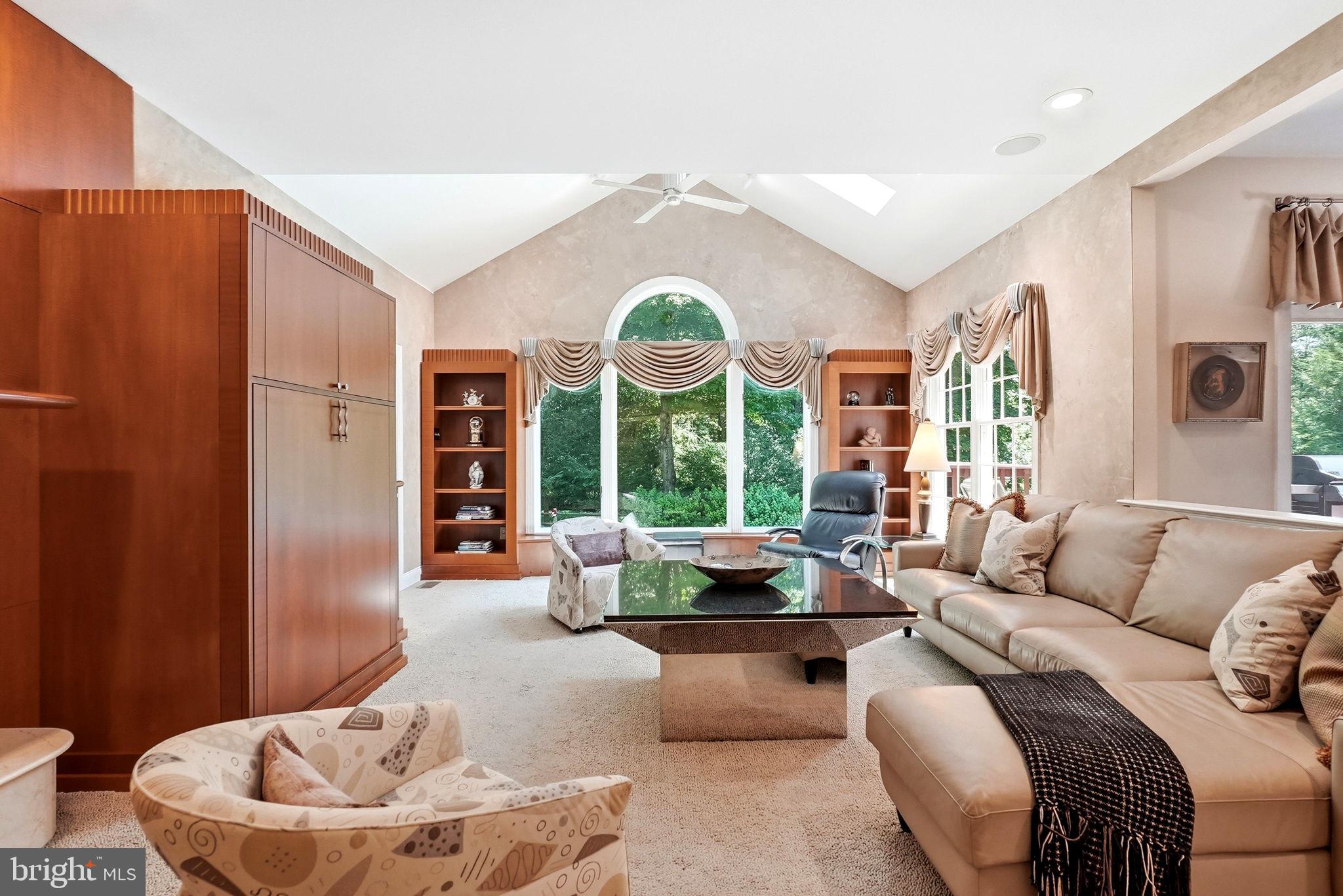 THORNBURY HUNT - Residential