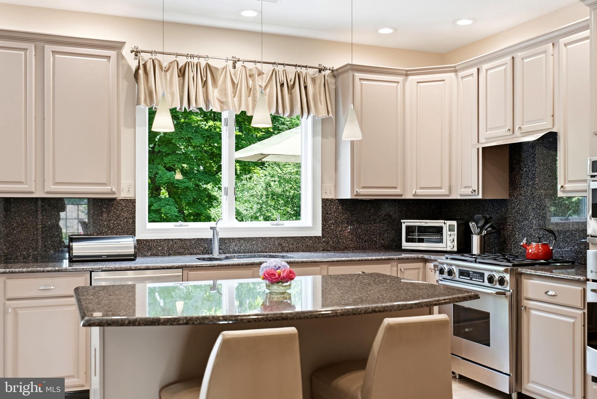 THORNBURY HUNT - Residential