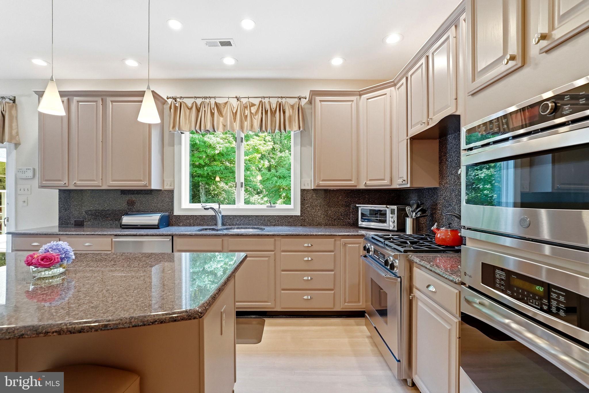 THORNBURY HUNT - Residential