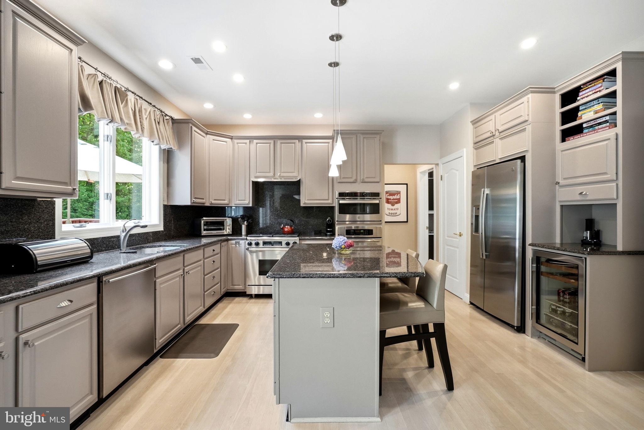 THORNBURY HUNT - Residential