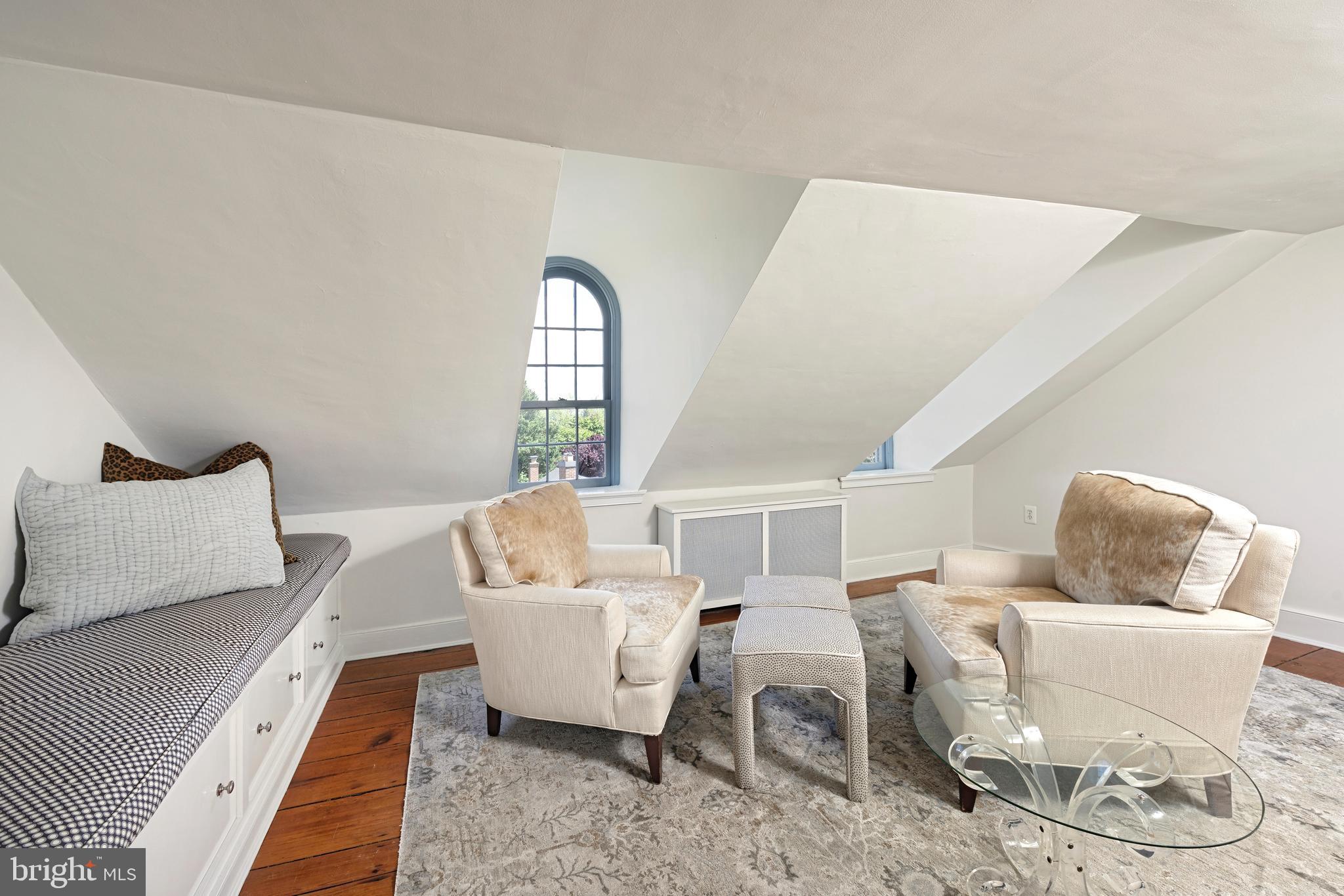 OLD TOWN ALEXANDRIA - Residential