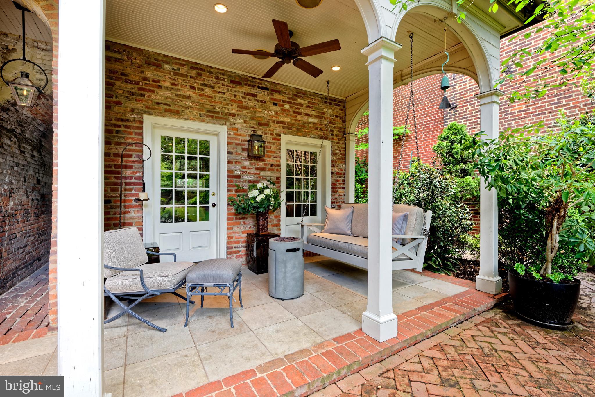 OLD TOWN ALEXANDRIA - Residential