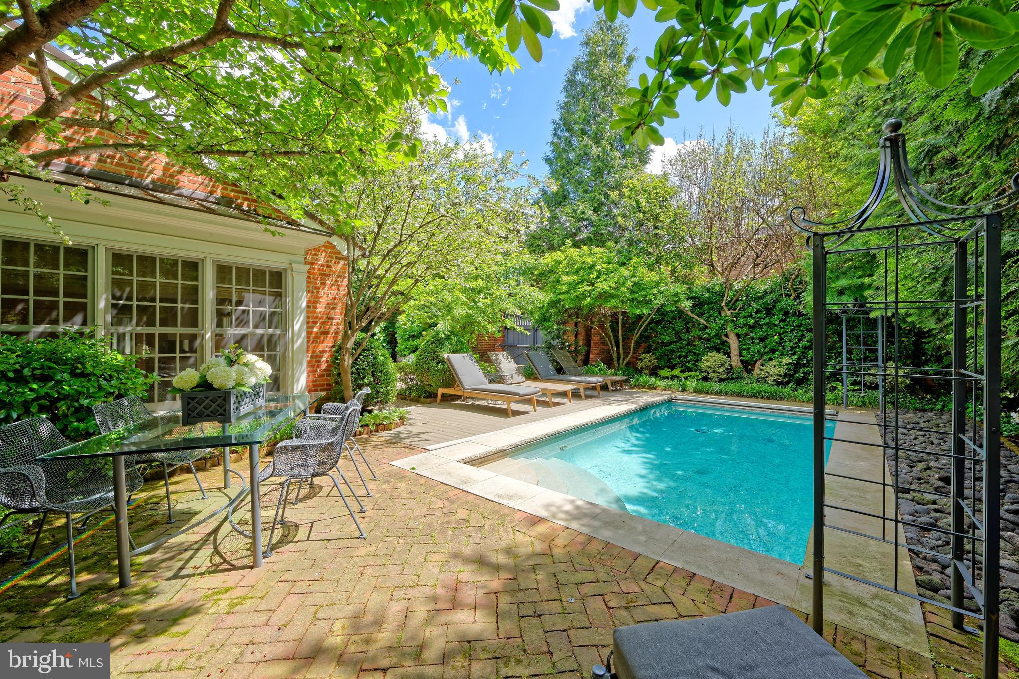 OLD TOWN ALEXANDRIA - Residential