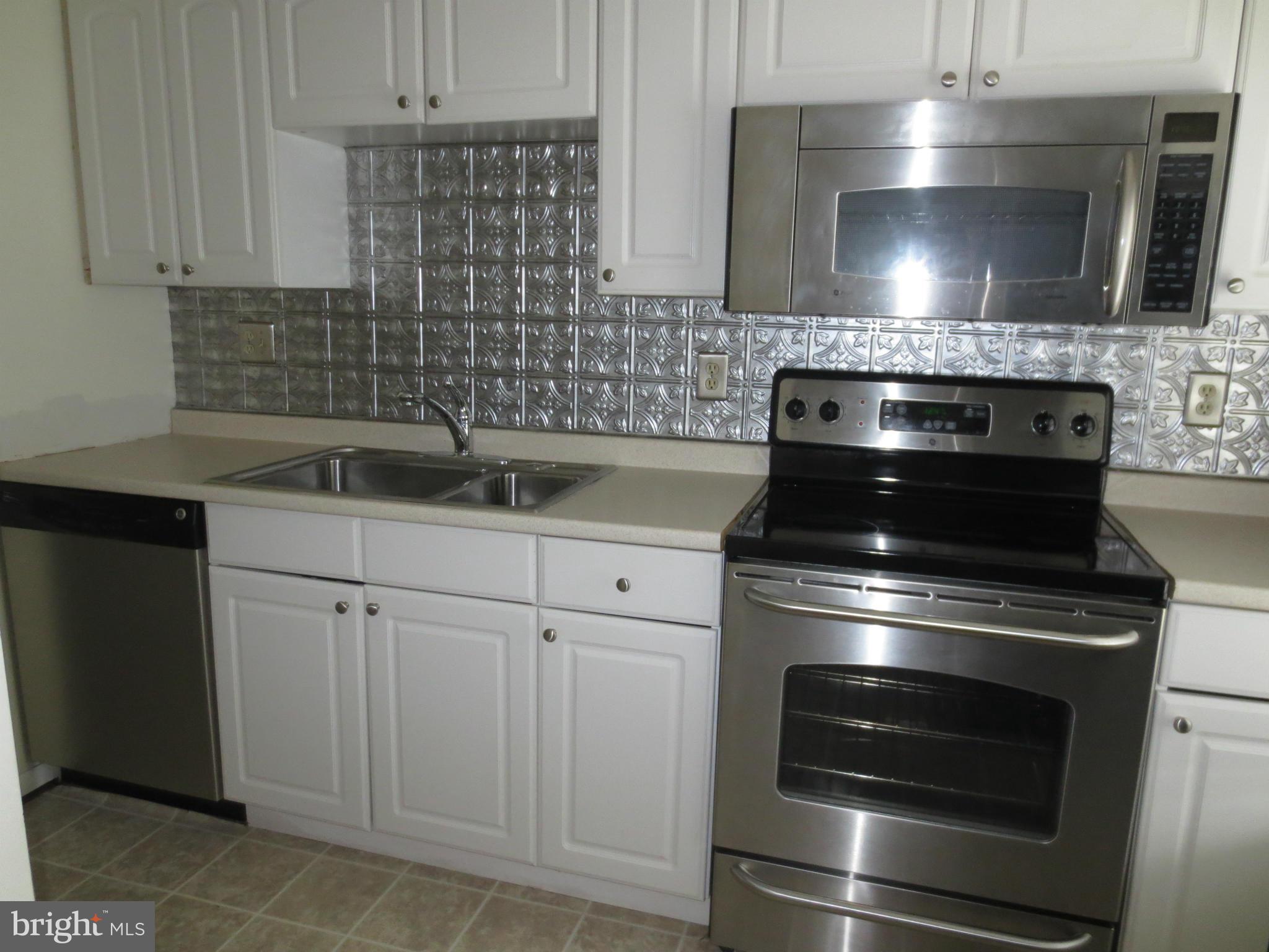 KINGSBRIDGE COURT - Residential Lease