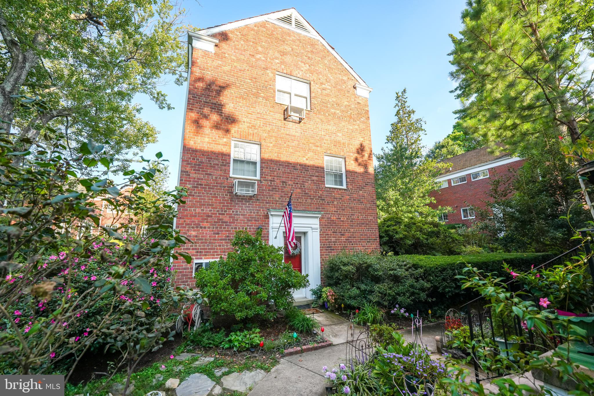 CALL OWNER BEFORE SHOWING.    Beautiful sought after Lincoln Model2Br/1 Ba on one floor.  Crown molding throughout!  Plenty of cabinet space in your kitchen with gas stove!  Enjoy your tub/shower.  Closets in each bedroom with three closets in the main bedroom!  Ceiling fan in the main bedroom too!  Newer large washer, dryer in main hall.  Spacious combination dining room/living room with crown molding and ceiling fan.  Double paned windows throughout.  Private and with your own private patio!  Enjoy nature views.  Enjoy original parquet hardwood floors.  Additional storage unit in the nearby laundry unit!  Upgraded electrical panel!  Additional storage down the street in laundry room.  Inside the beltway with easy access to restaurants and shopping at Shirlington, Bradlee Centers and downtown D.C.  Bus takes you directly to the Pentagon and Pentagon Metro.  Owner requests no showings between 2pm and 5:30pm.  CALL OWNER BEFORE SH0WING. DAY SLEEPER.