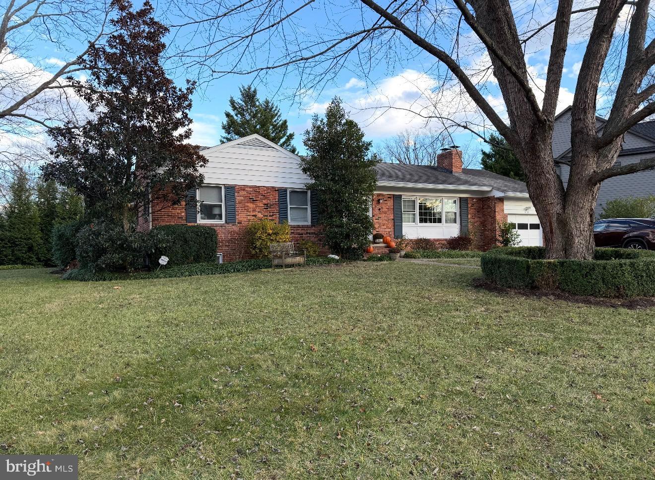 MCLEAN KNOLLS - Residential