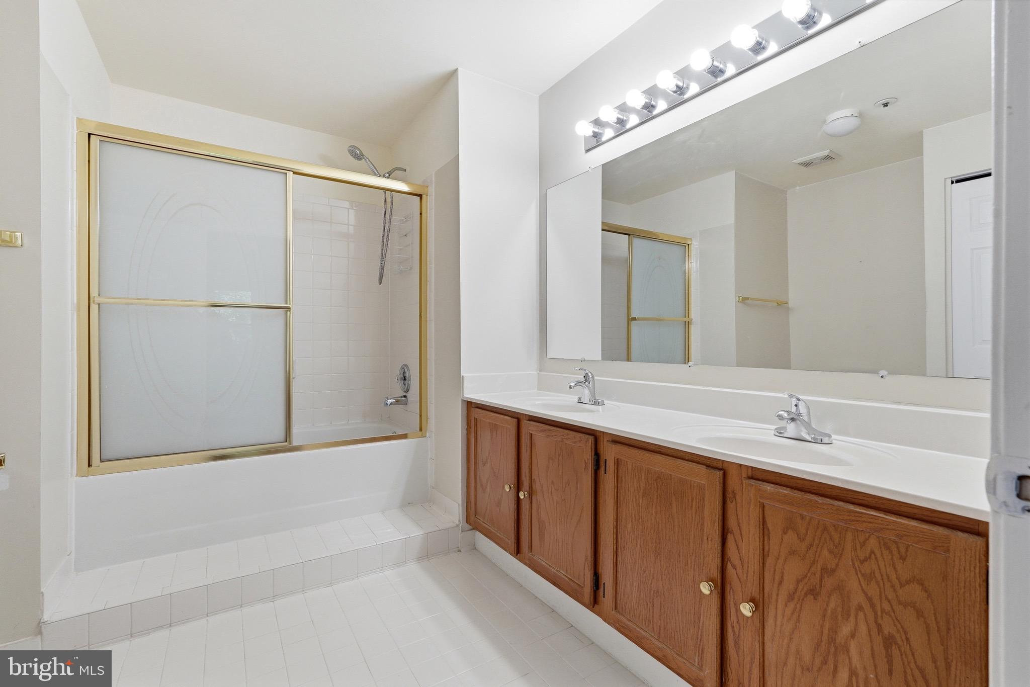 GLENSFORD CONDO - Residential