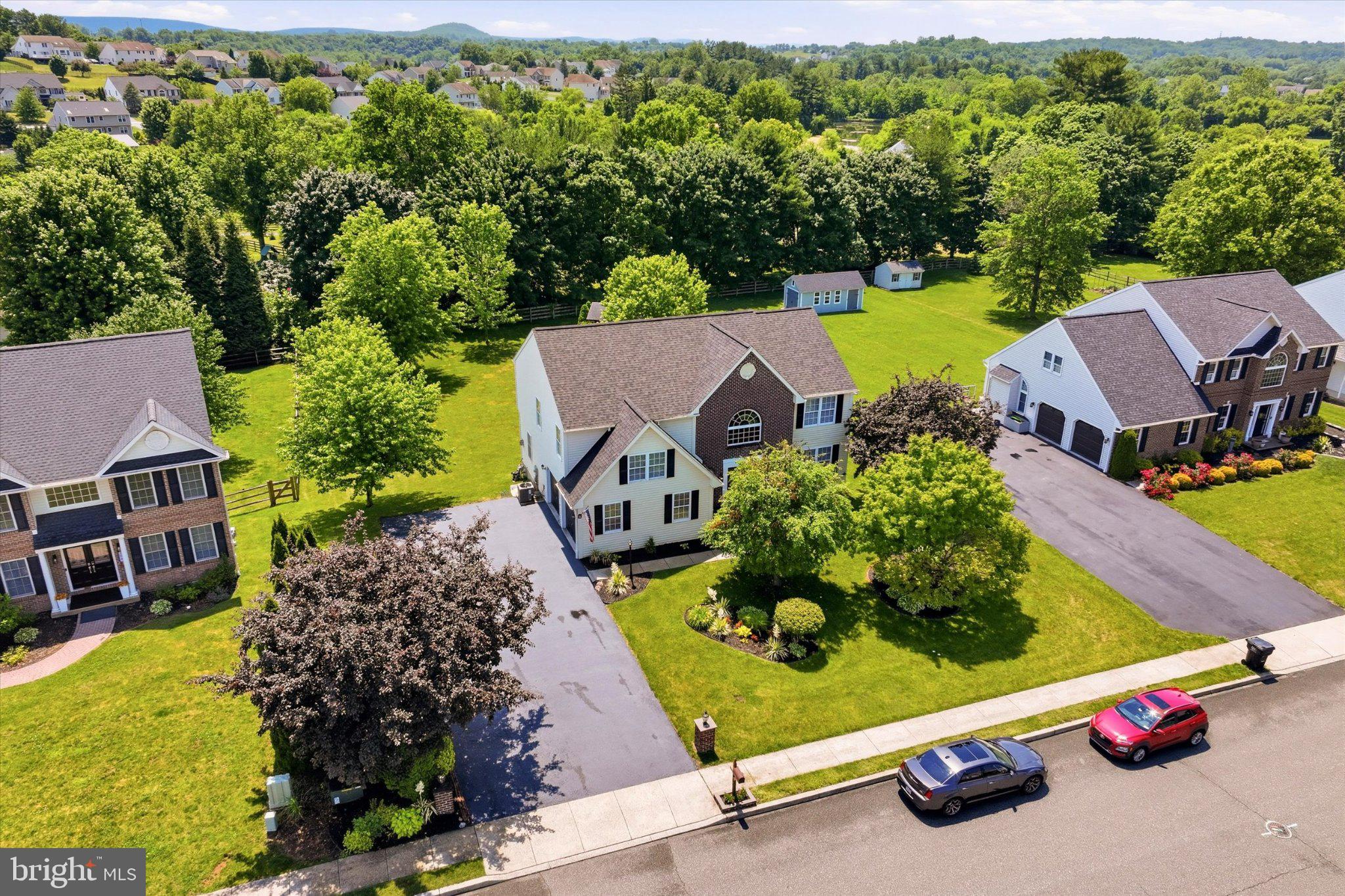 WOODS EDGE - Residential